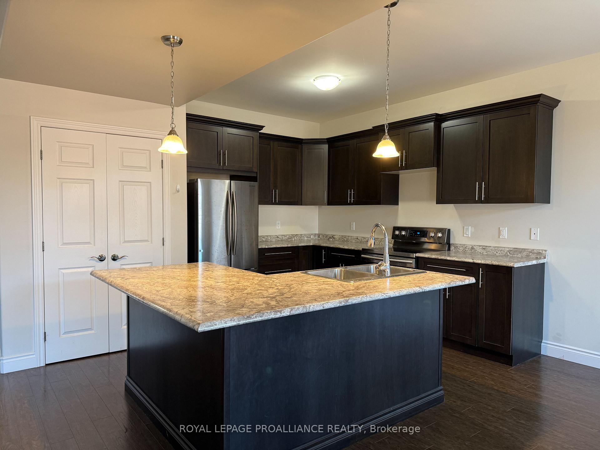 Photo 2 of 28 Primrose Crescent, Belleville, Thurlow Ward — HOMEH