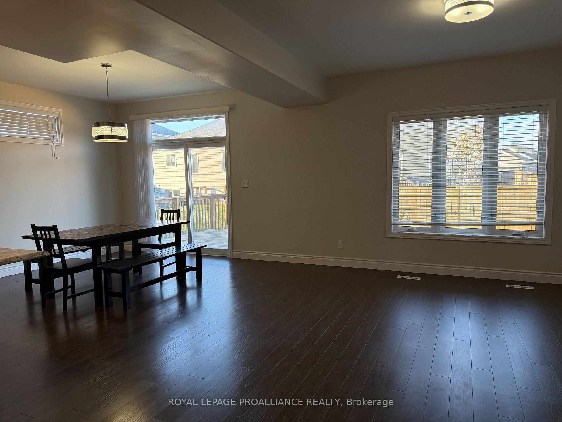 Photo 5 of 28 Primrose Crescent, Belleville, Thurlow Ward — HOMEH