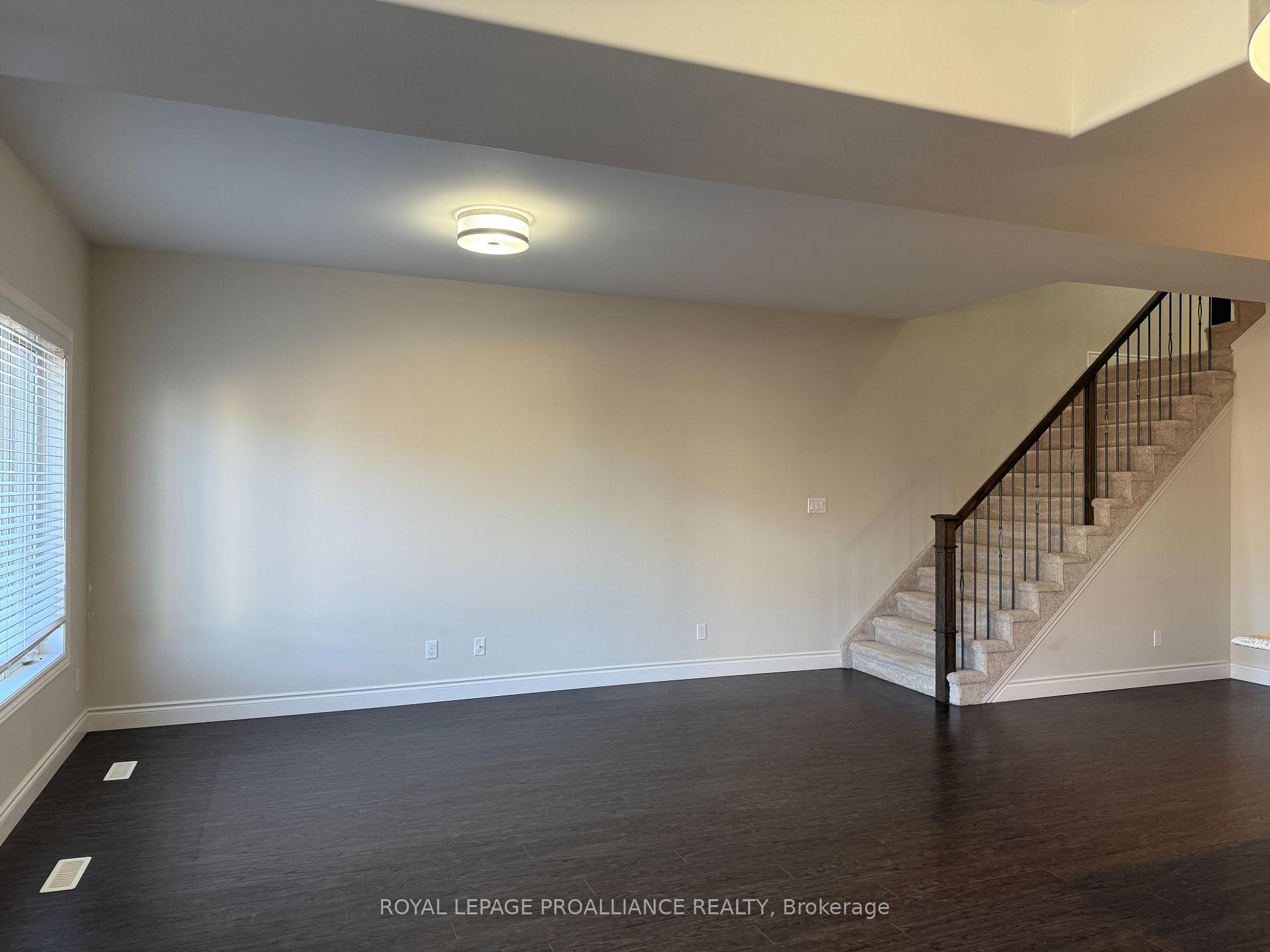 Photo 7 of 28 Primrose Crescent, Belleville, Thurlow Ward — HOMEH