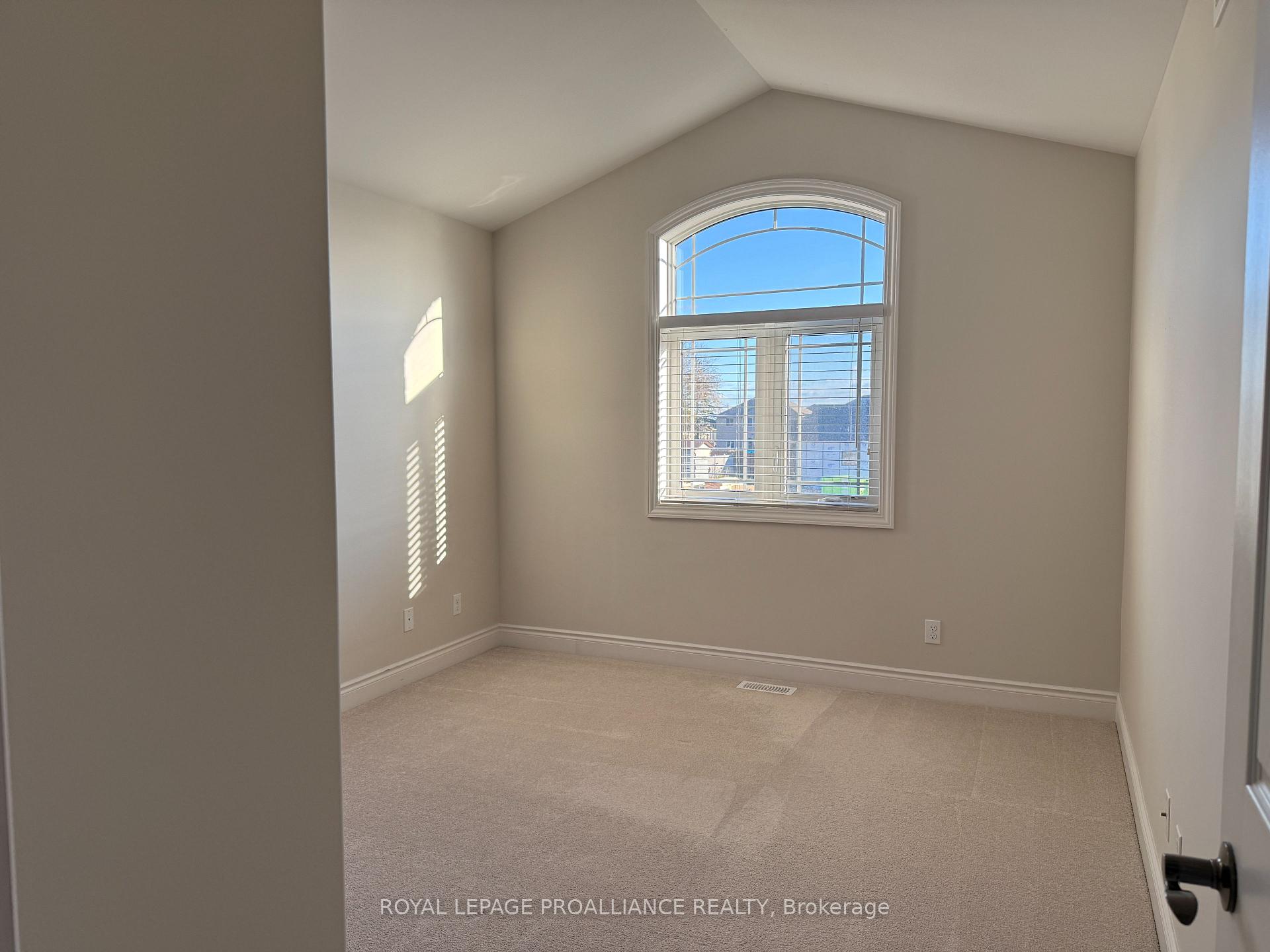Photo 9 of 28 Primrose Crescent, Belleville, Thurlow Ward — HOMEH