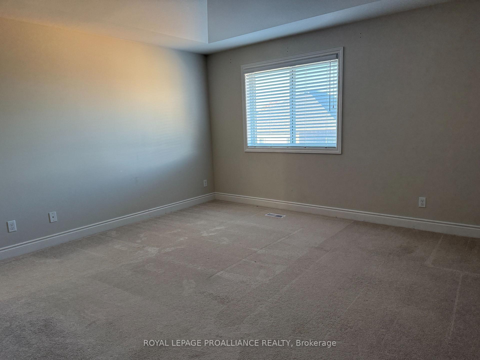 Photo 11 of 28 Primrose Crescent, Belleville, Thurlow Ward — HOMEH