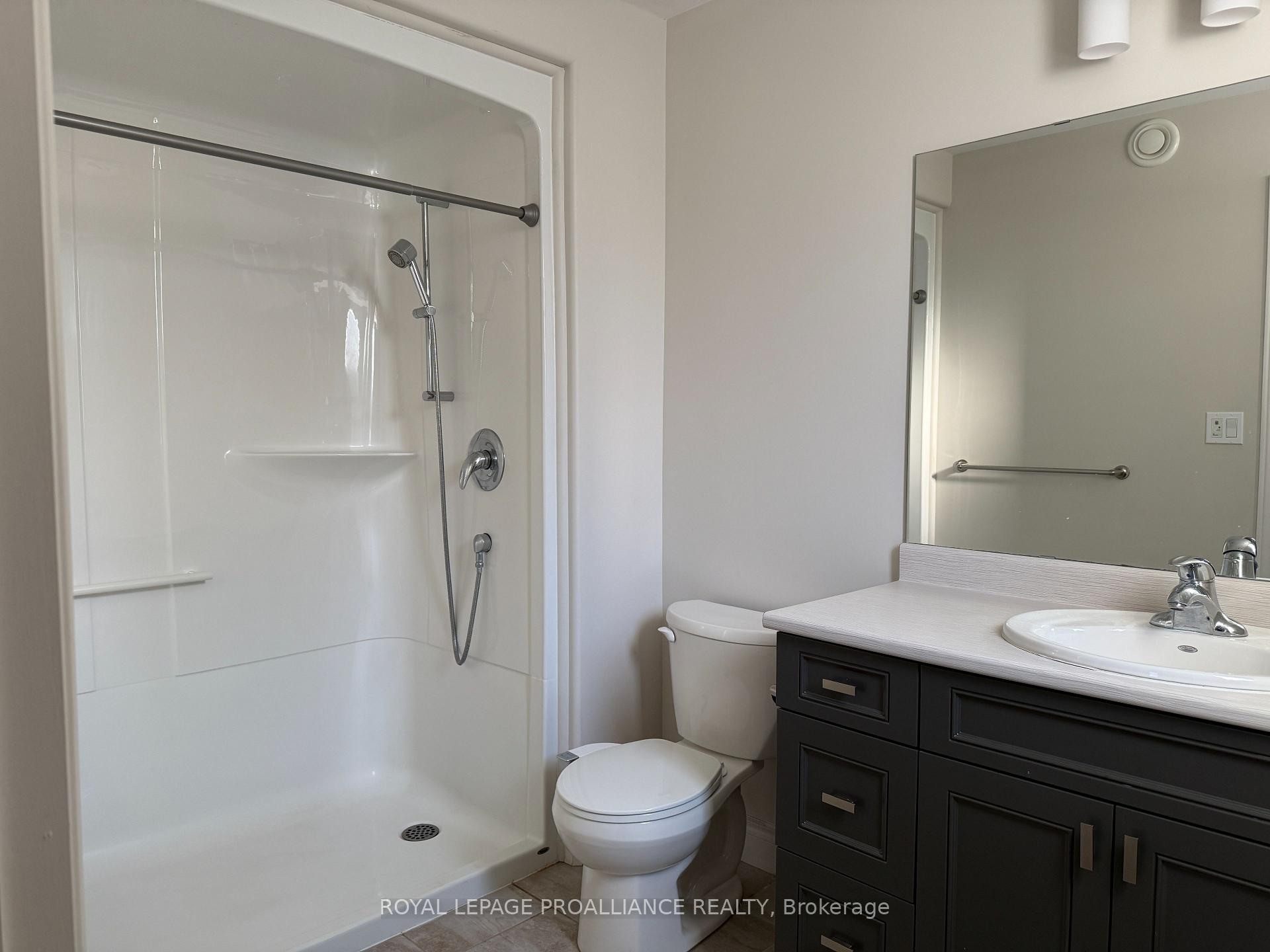 Photo 12 of 28 Primrose Crescent, Belleville, Thurlow Ward — HOMEH