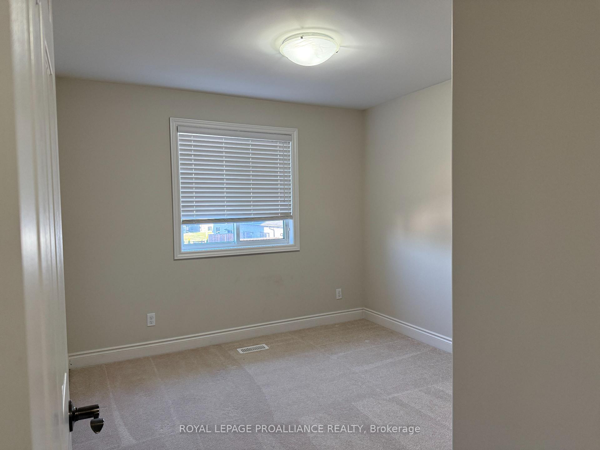 Photo 14 of 28 Primrose Crescent, Belleville, Thurlow Ward — HOMEH