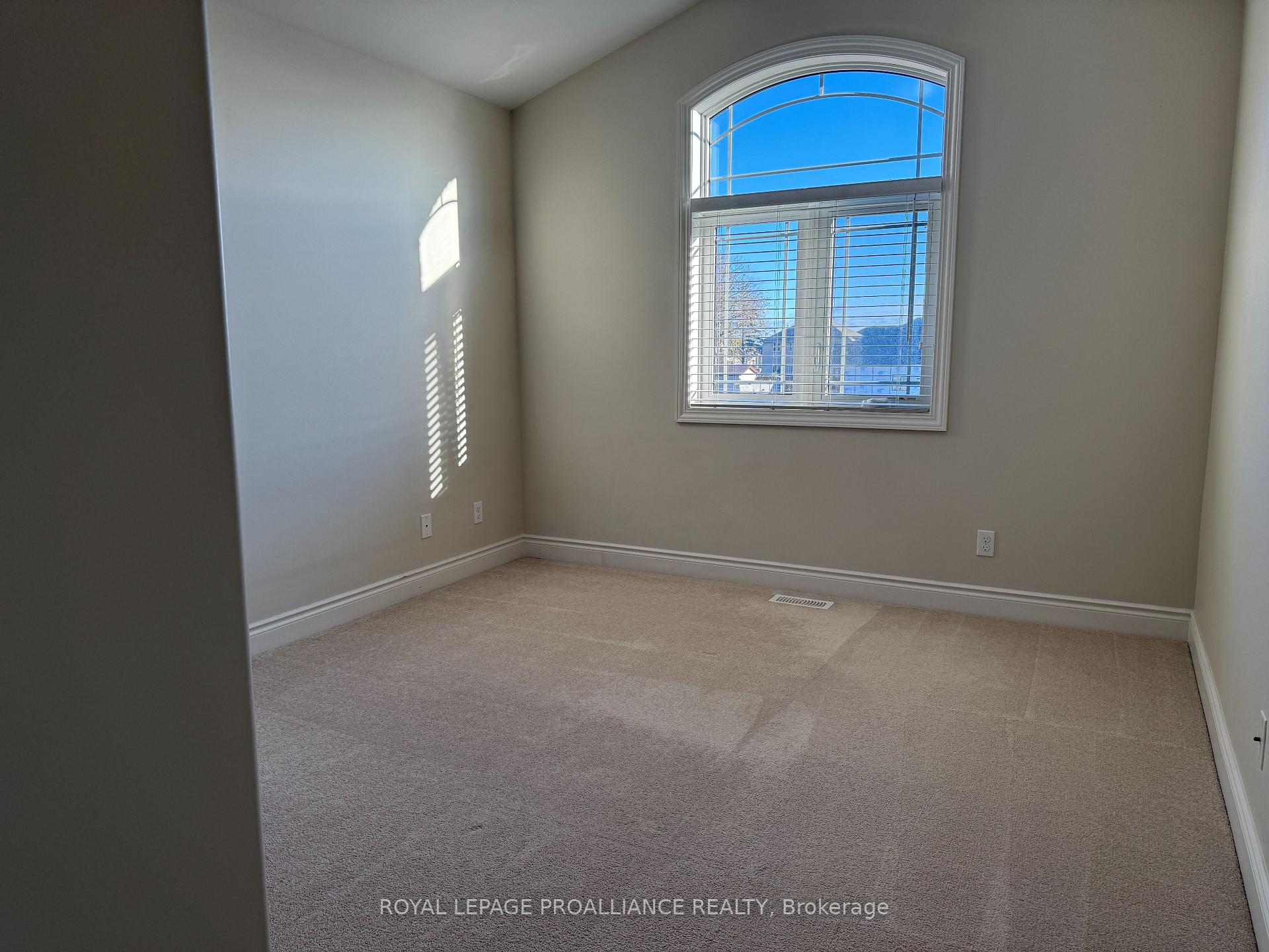 Photo 16 of 28 Primrose Crescent, Belleville, Thurlow Ward — HOMEH