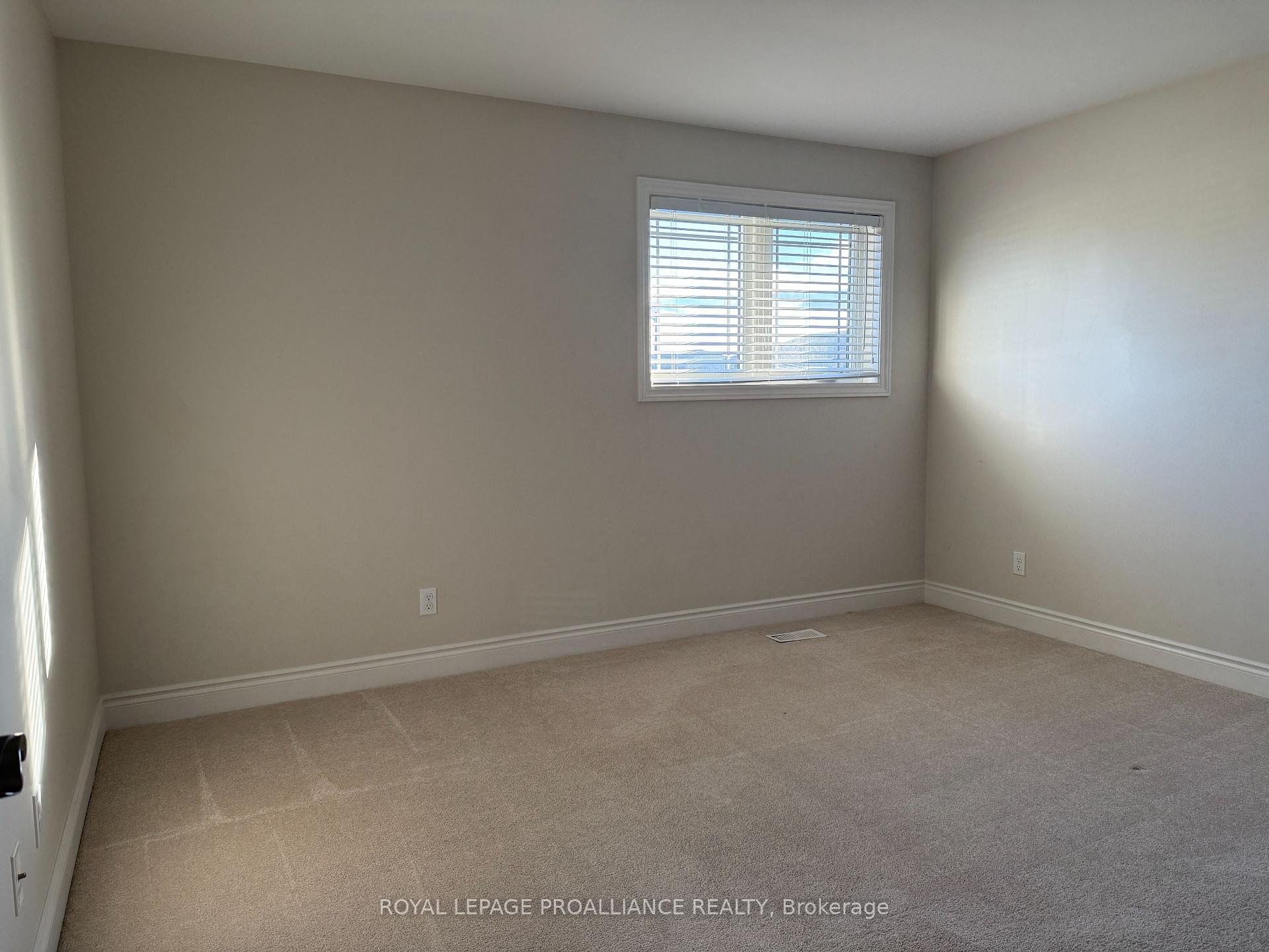 Photo 17 of 28 Primrose Crescent, Belleville, Thurlow Ward — HOMEH