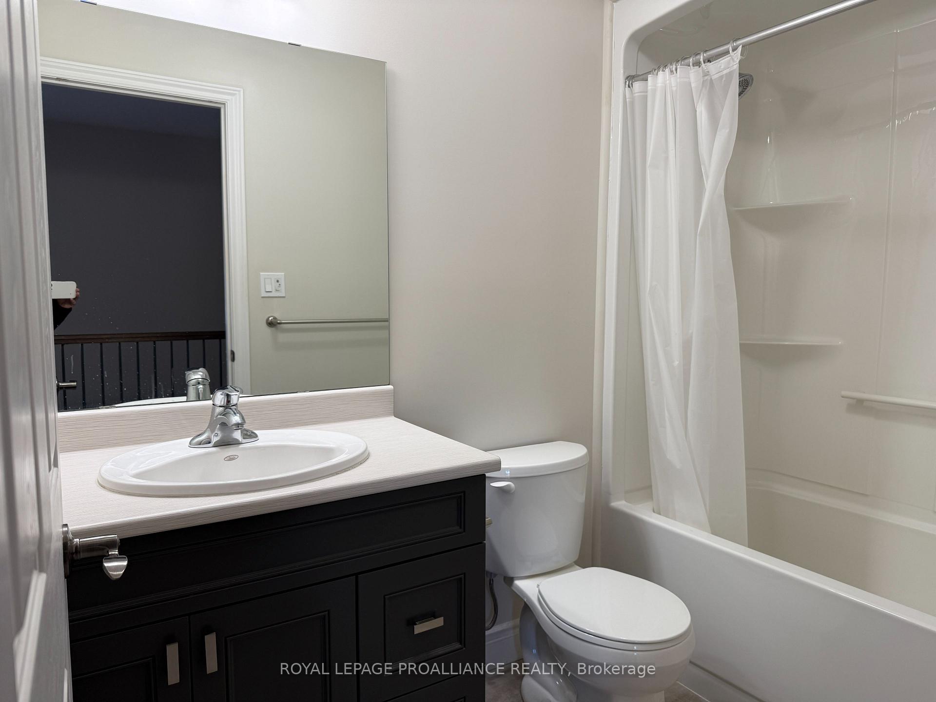 Photo 18 of 28 Primrose Crescent, Belleville, Thurlow Ward — HOMEH