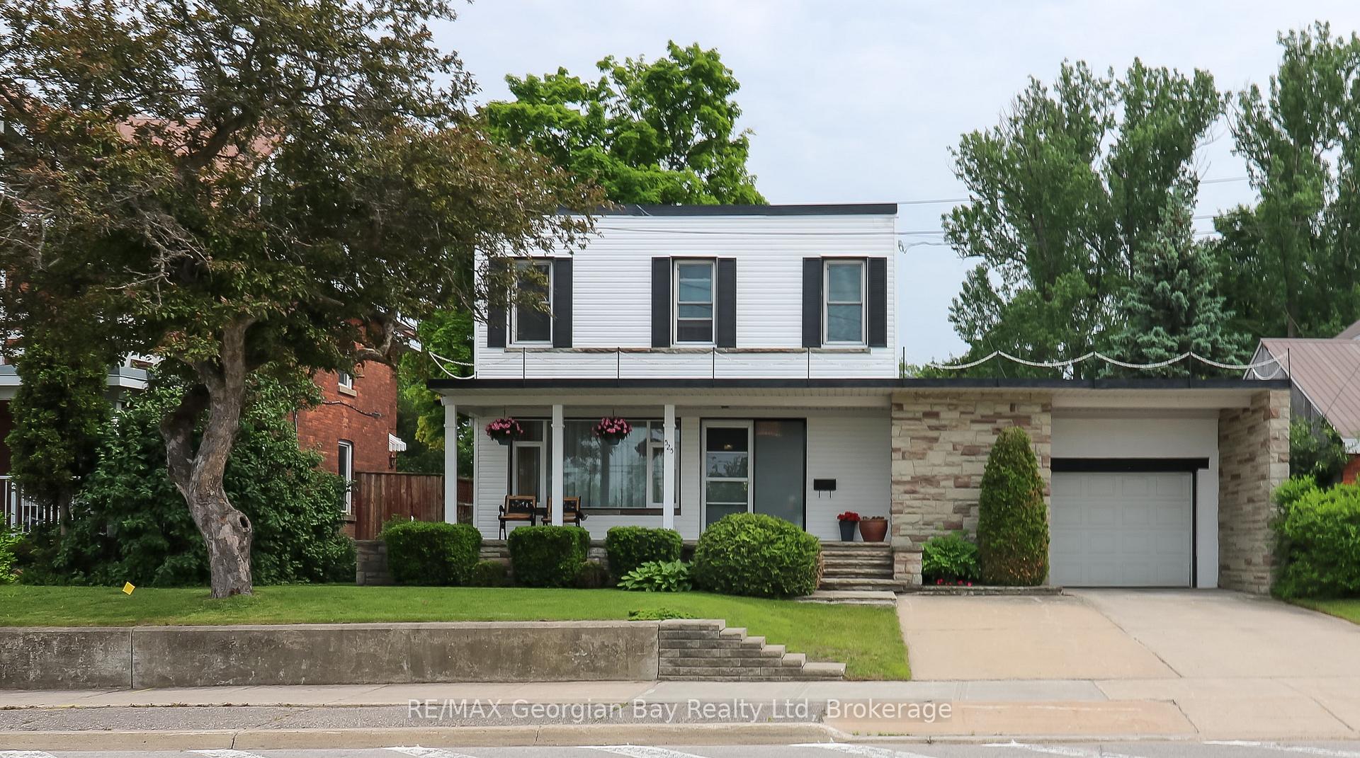 Photo 1 of 525 Yonge Street, Midland — HOMEH