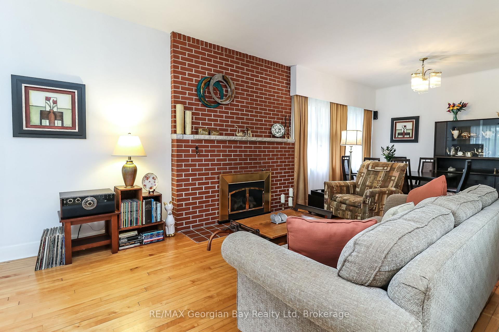 Photo 8 of 525 Yonge Street, Midland — HOMEH