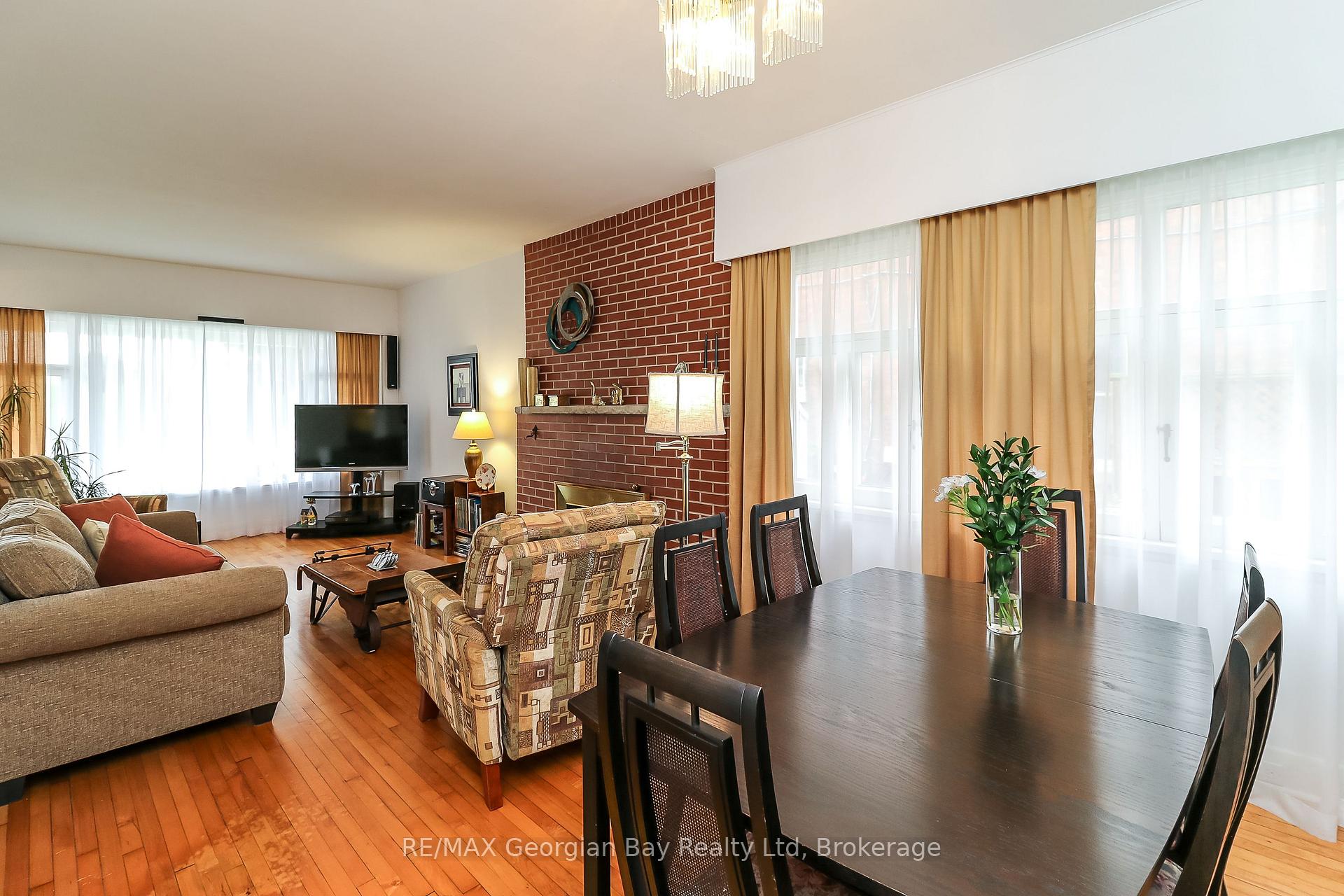 Photo 11 of 525 Yonge Street, Midland — HOMEH
