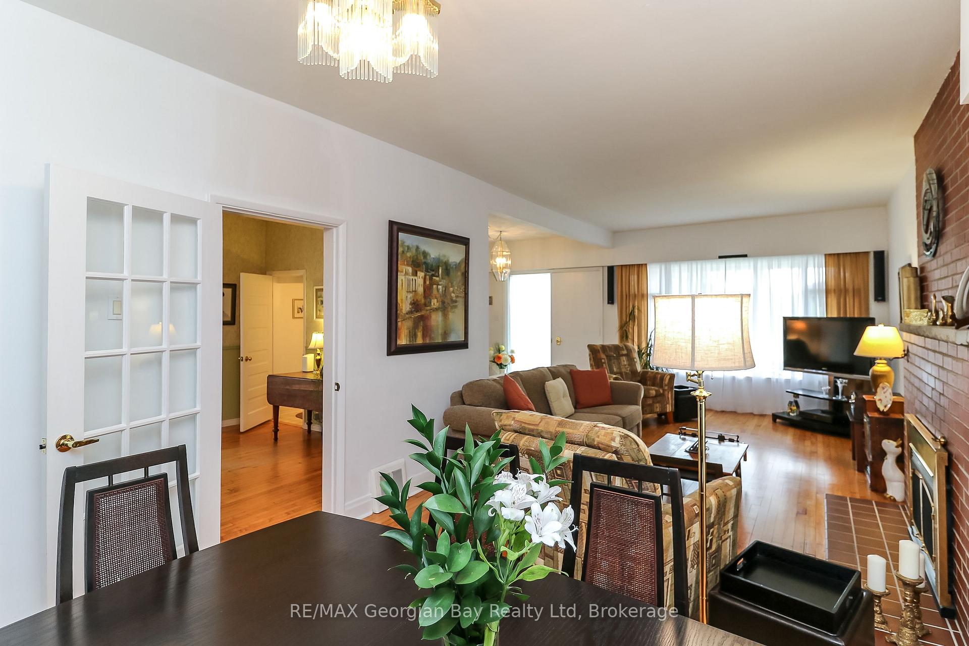Photo 12 of 525 Yonge Street, Midland — HOMEH