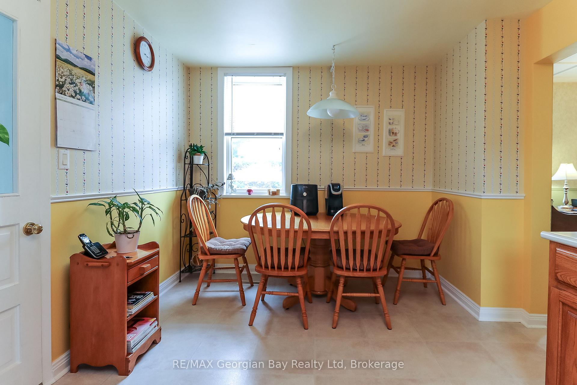 Photo 18 of 525 Yonge Street, Midland — HOMEH
