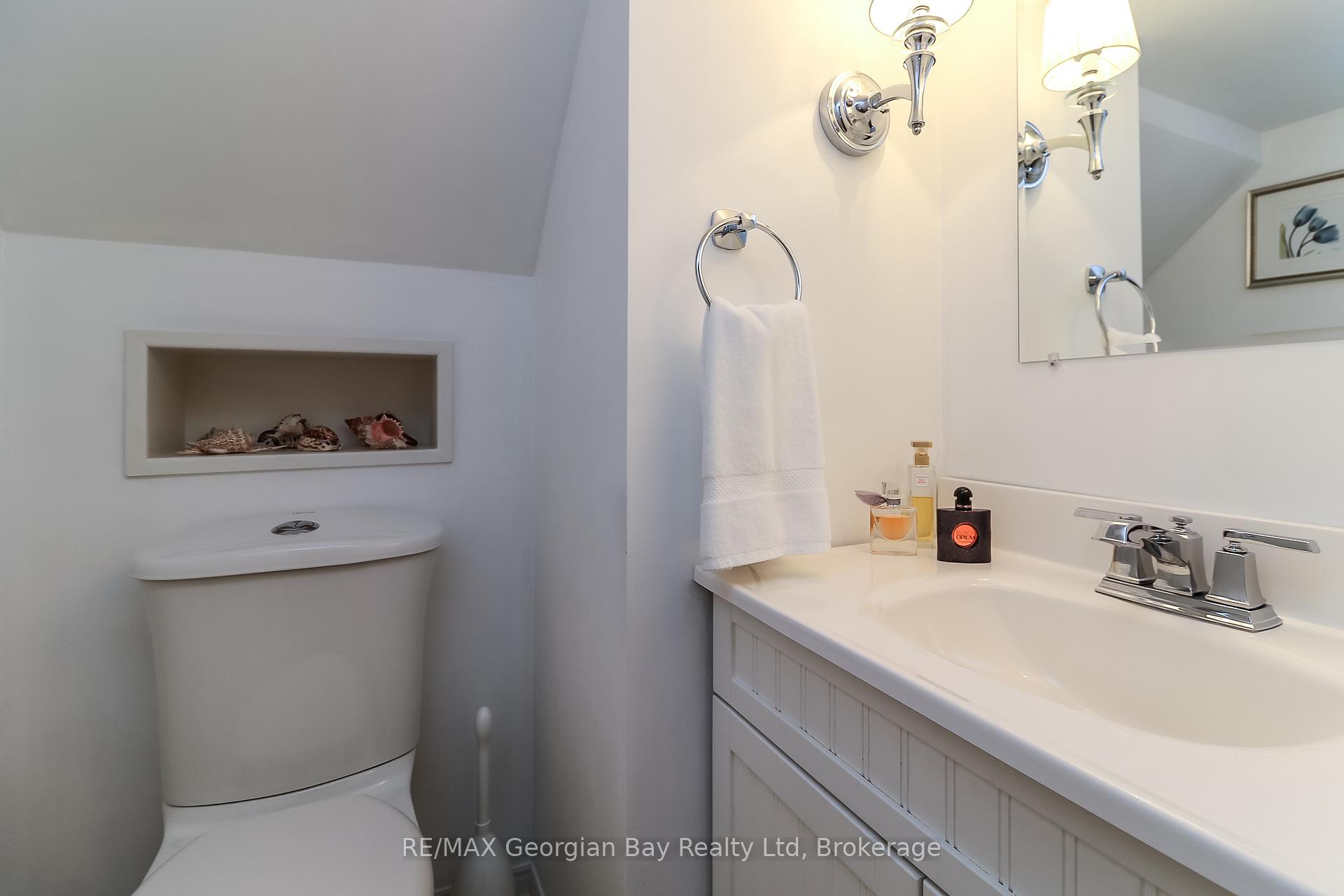 Photo 20 of 525 Yonge Street, Midland — HOMEH
