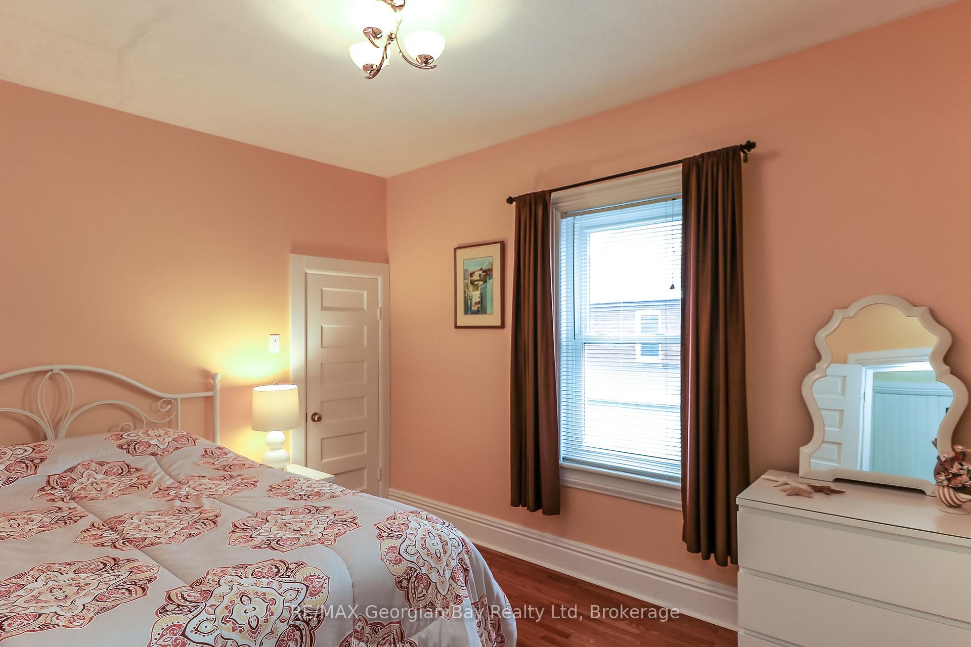 Photo 25 of 525 Yonge Street, Midland — HOMEH