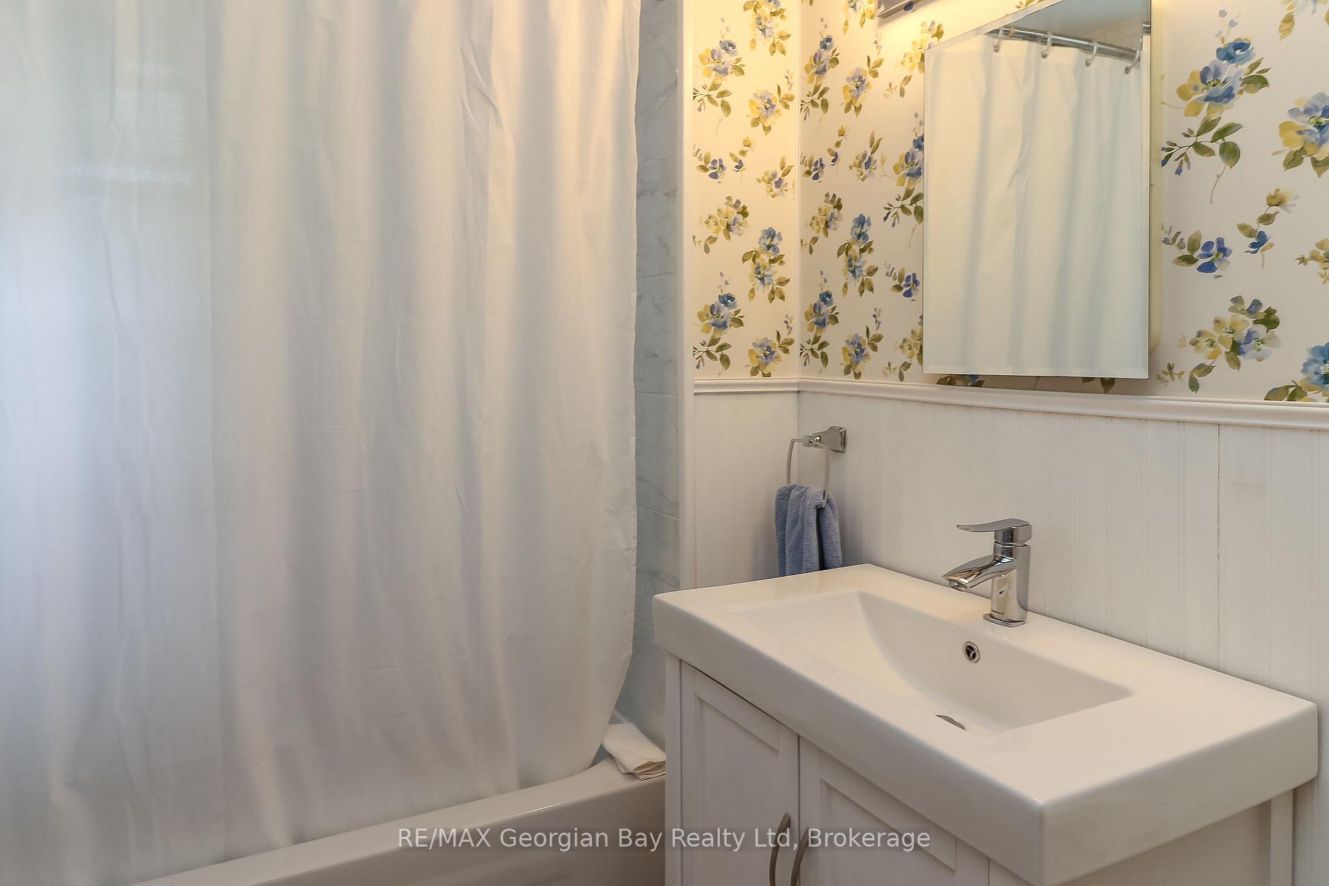 Photo 28 of 525 Yonge Street, Midland — HOMEH