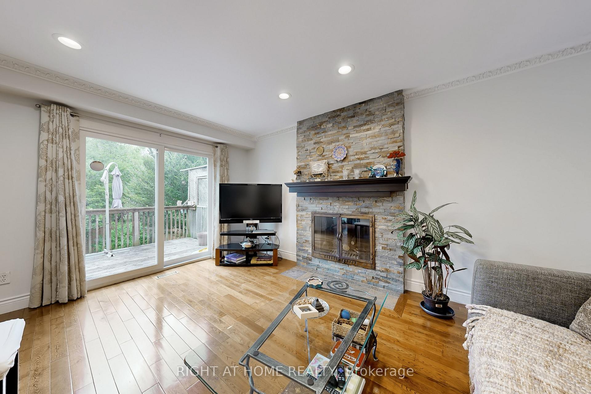 Photo 3 of 52 Breckonwood Crescent, Markham, Aileen-Willowbrook — HOMEH