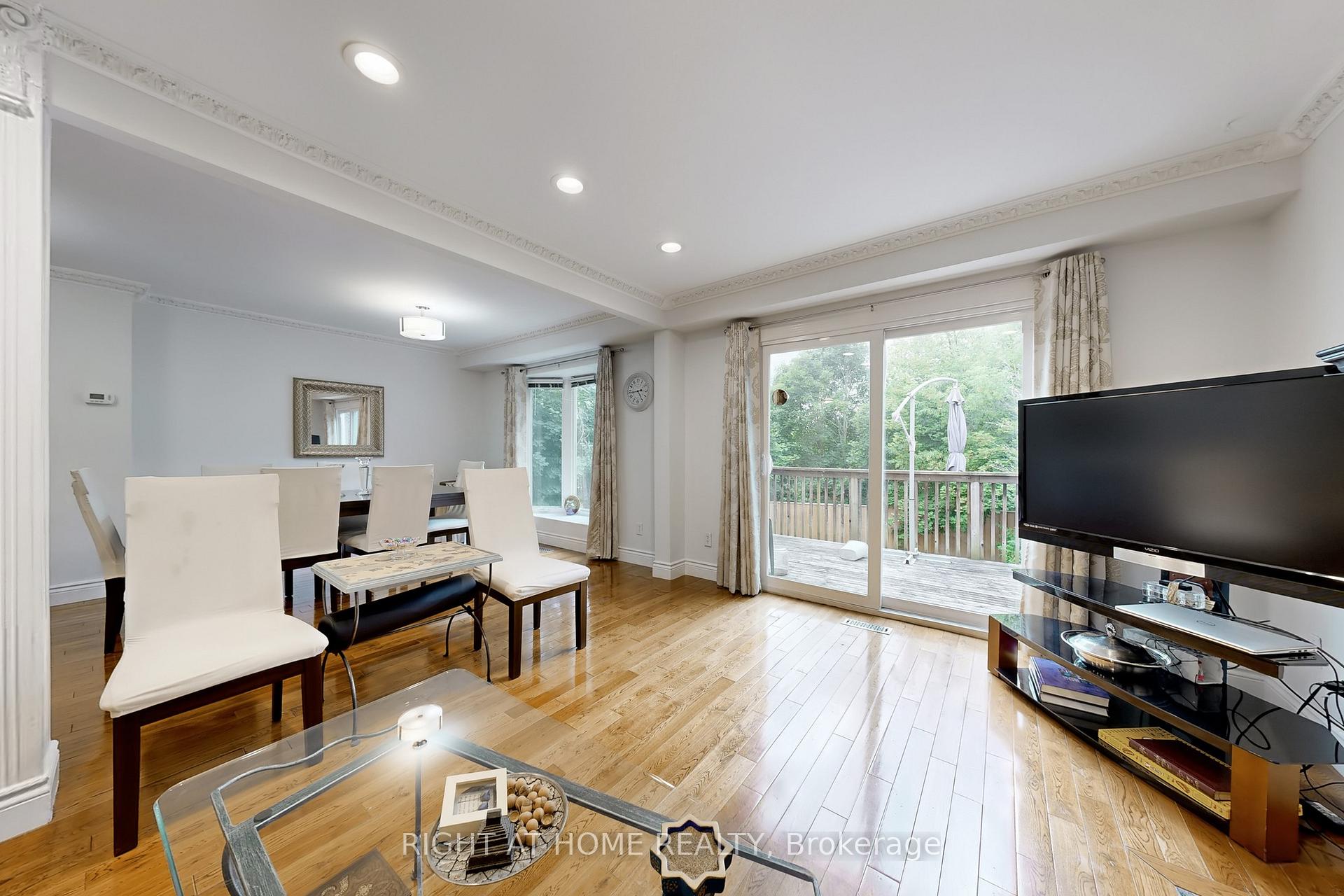 Photo 4 of 52 Breckonwood Crescent, Markham, Aileen-Willowbrook — HOMEH