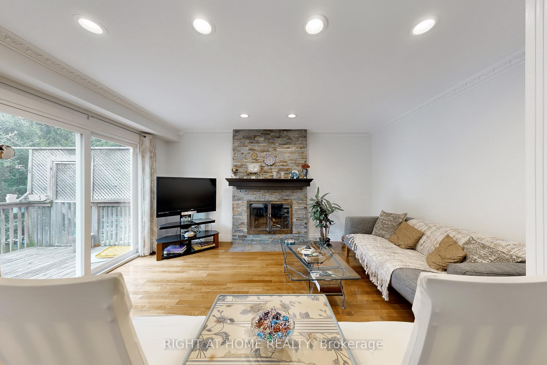 Photo 6 of 52 Breckonwood Crescent, Markham, Aileen-Willowbrook — HOMEH
