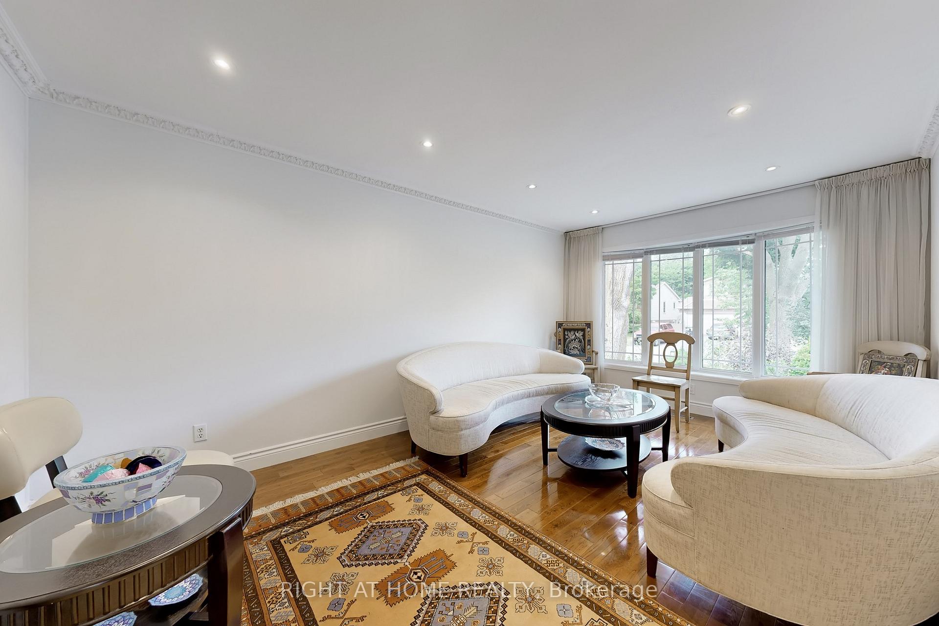 Photo 7 of 52 Breckonwood Crescent, Markham, Aileen-Willowbrook — HOMEH