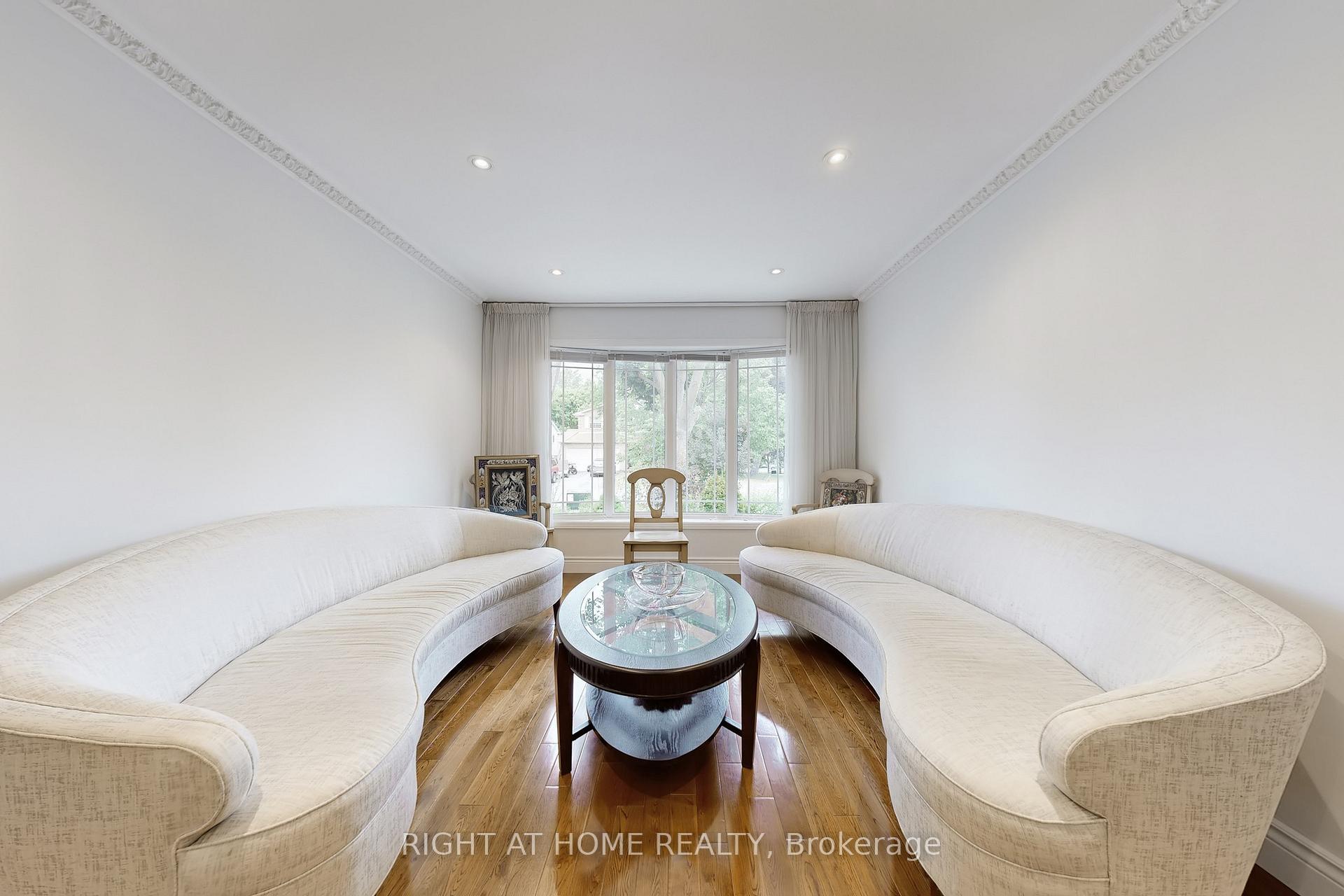 Photo 8 of 52 Breckonwood Crescent, Markham, Aileen-Willowbrook — HOMEH