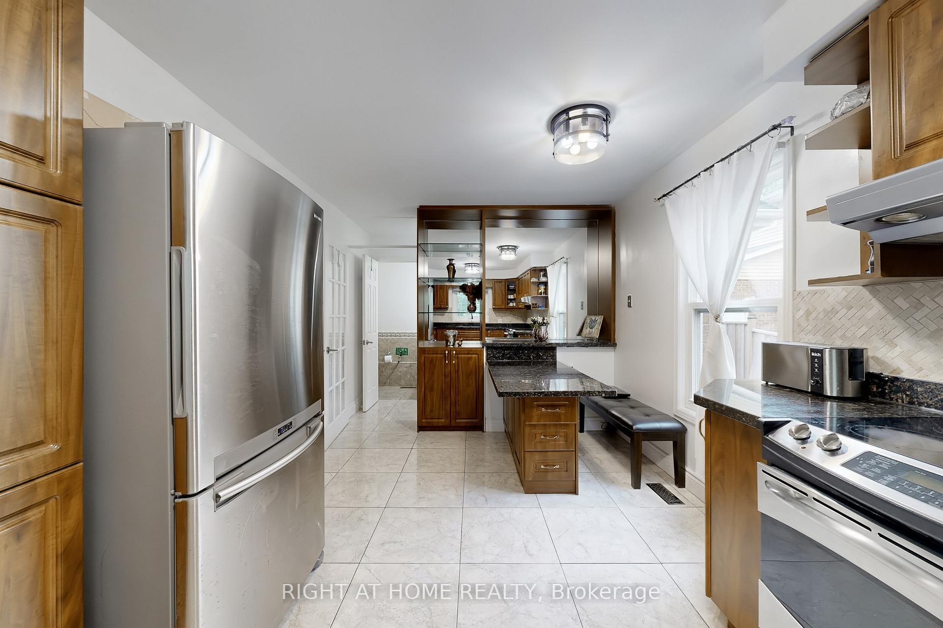 Photo 17 of 52 Breckonwood Crescent, Markham, Aileen-Willowbrook — HOMEH