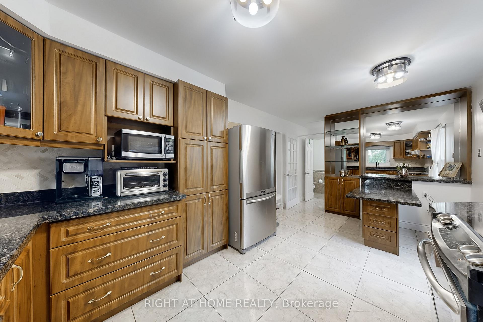 Photo 18 of 52 Breckonwood Crescent, Markham, Aileen-Willowbrook — HOMEH