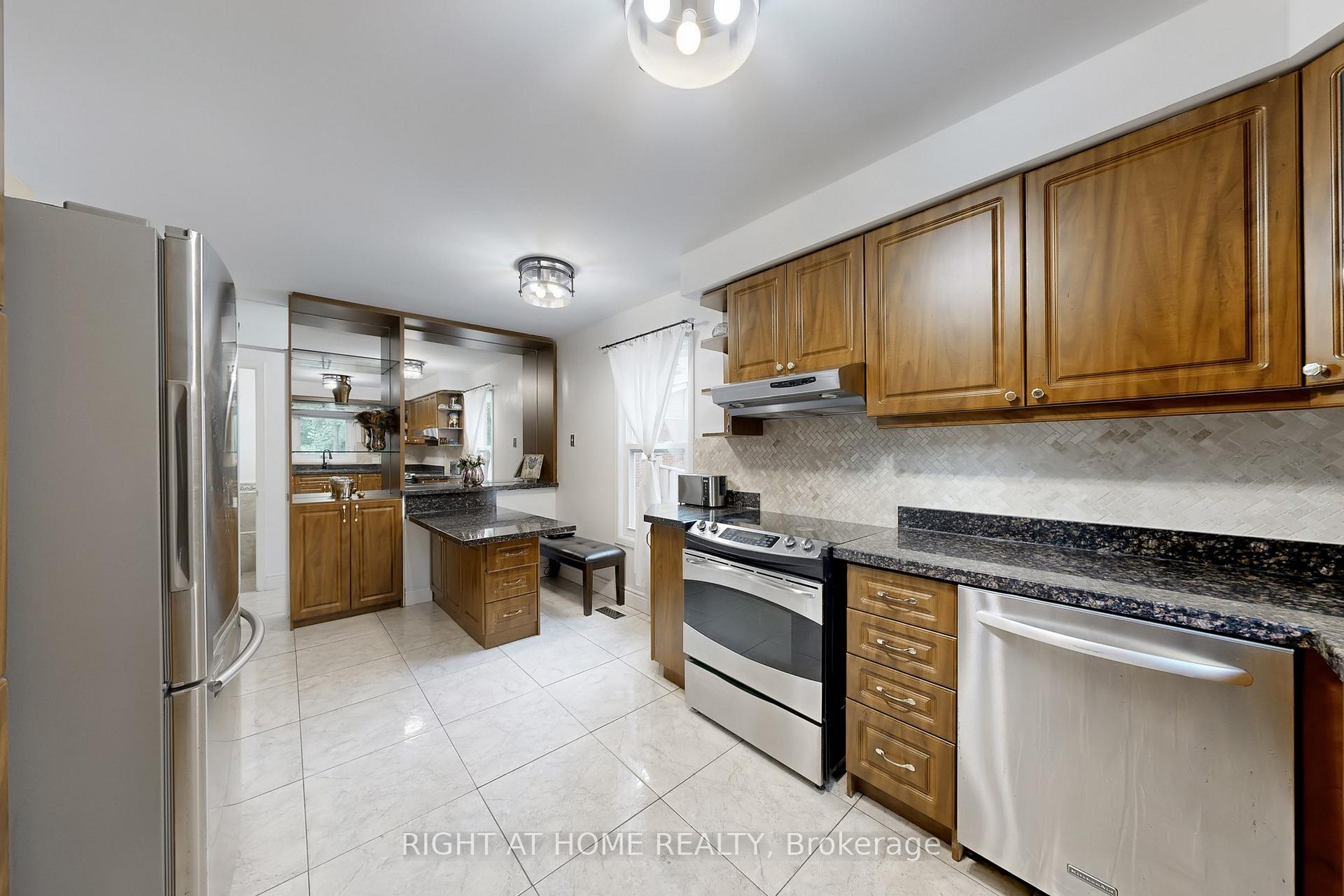 Photo 19 of 52 Breckonwood Crescent, Markham, Aileen-Willowbrook — HOMEH