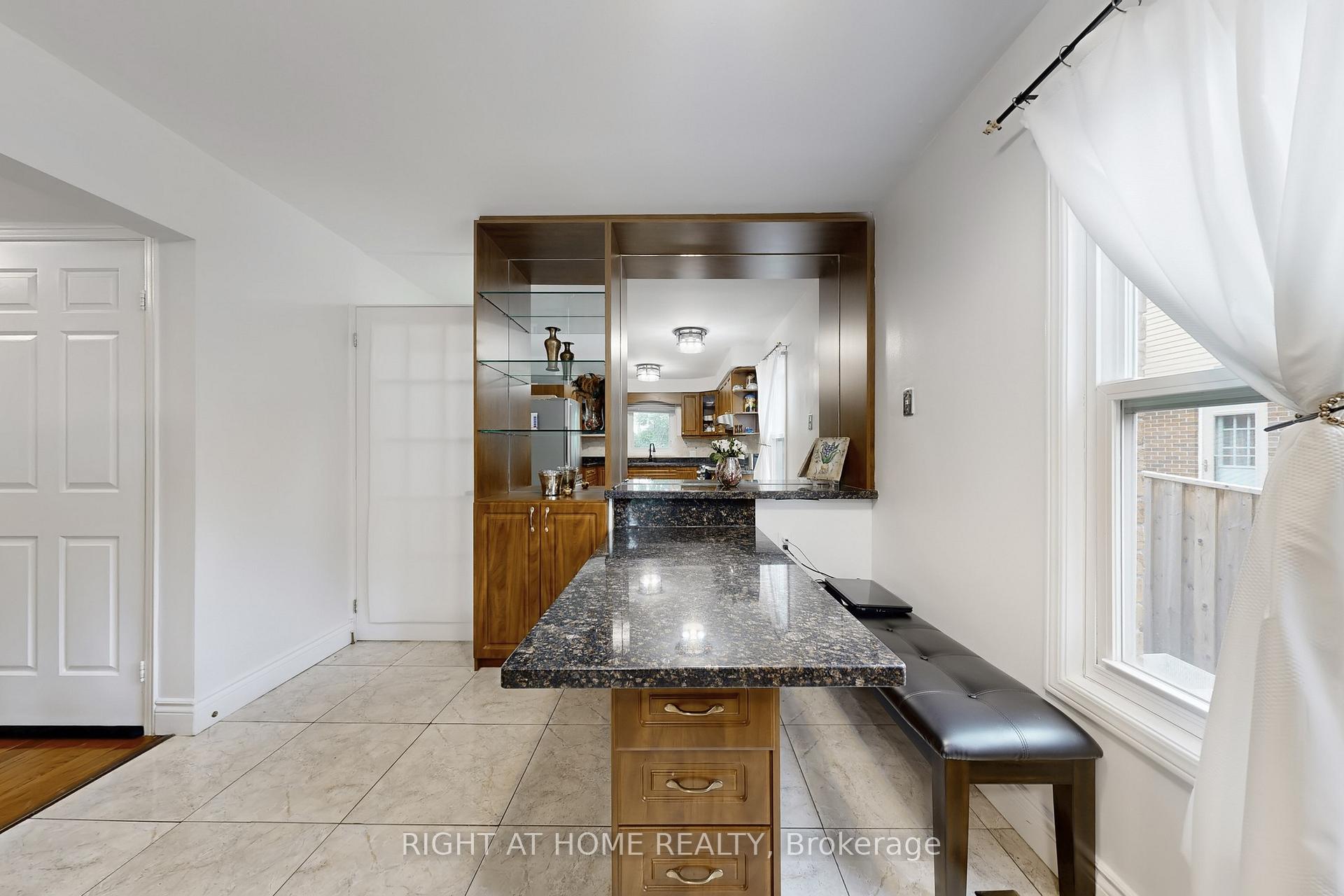 Photo 20 of 52 Breckonwood Crescent, Markham, Aileen-Willowbrook — HOMEH