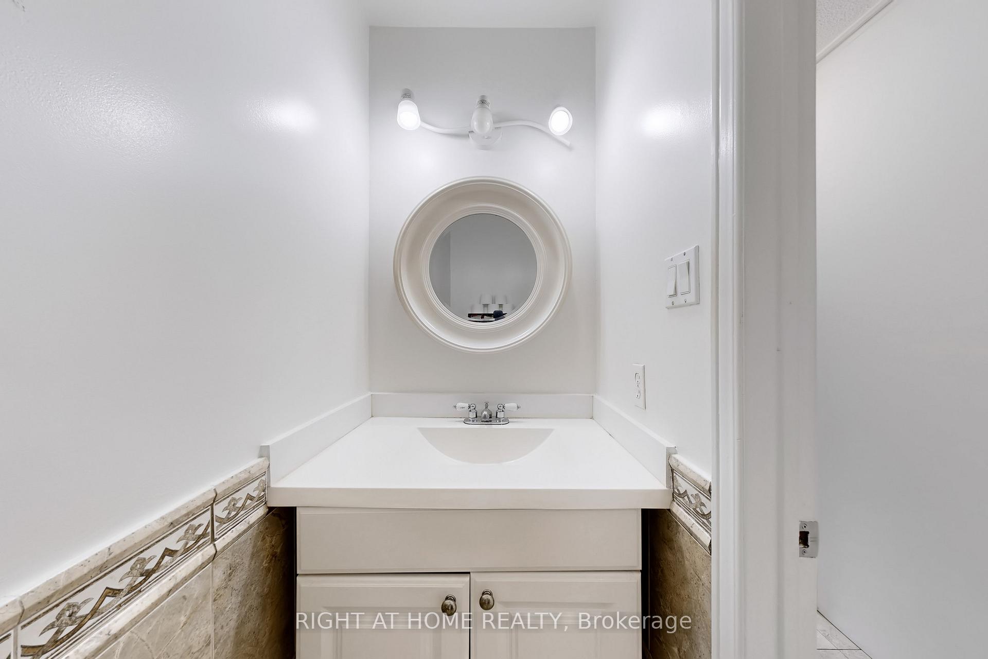 Photo 22 of 52 Breckonwood Crescent, Markham, Aileen-Willowbrook — HOMEH