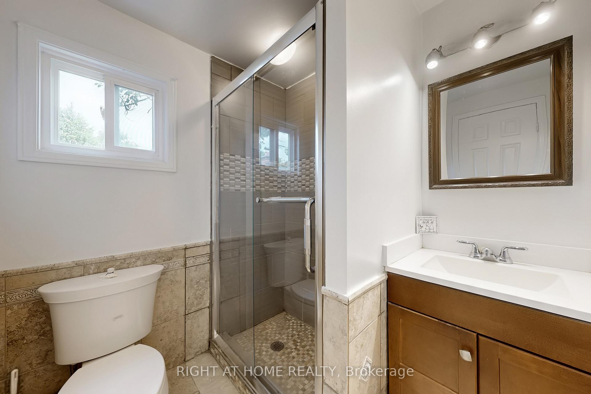Photo 27 of 52 Breckonwood Crescent, Markham, Aileen-Willowbrook — HOMEH