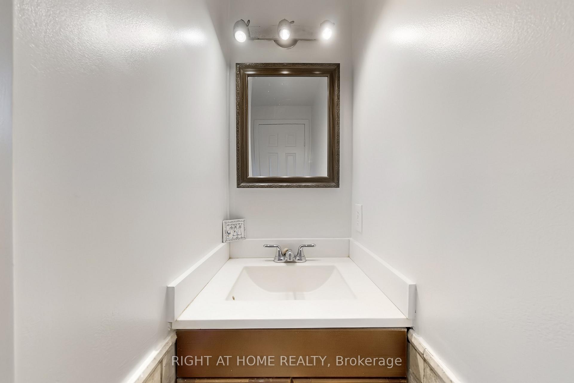 Photo 28 of 52 Breckonwood Crescent, Markham, Aileen-Willowbrook — HOMEH