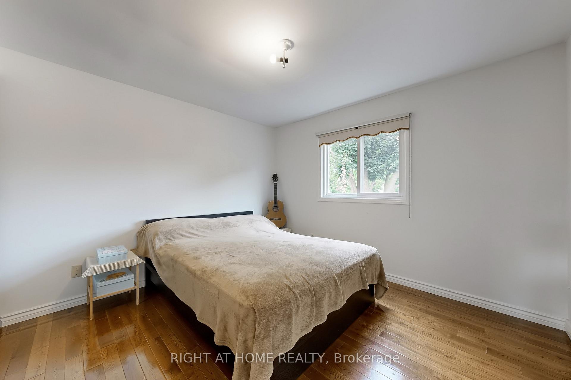 Photo 33 of 52 Breckonwood Crescent, Markham, Aileen-Willowbrook — HOMEH