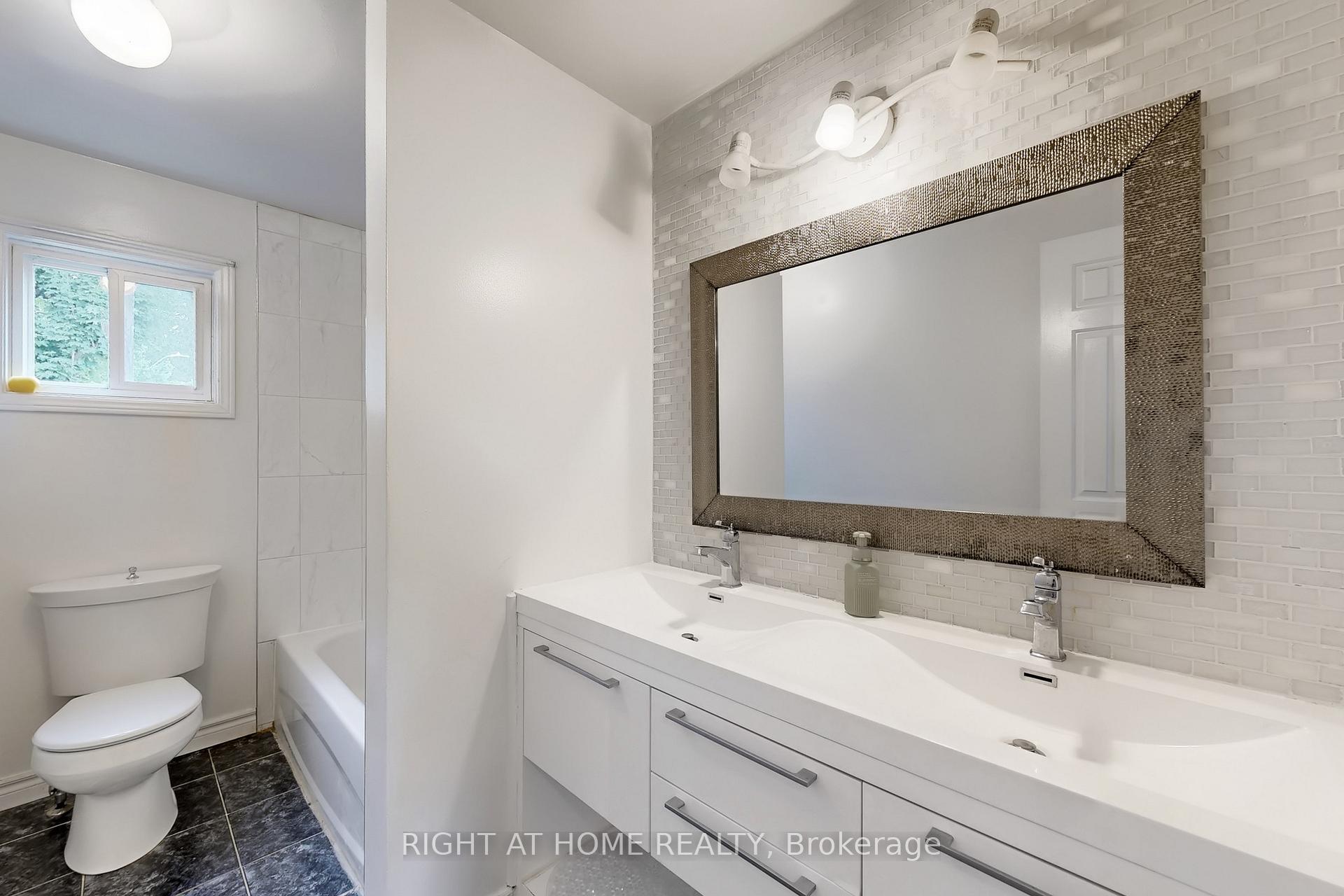 Photo 36 of 52 Breckonwood Crescent, Markham, Aileen-Willowbrook — HOMEH