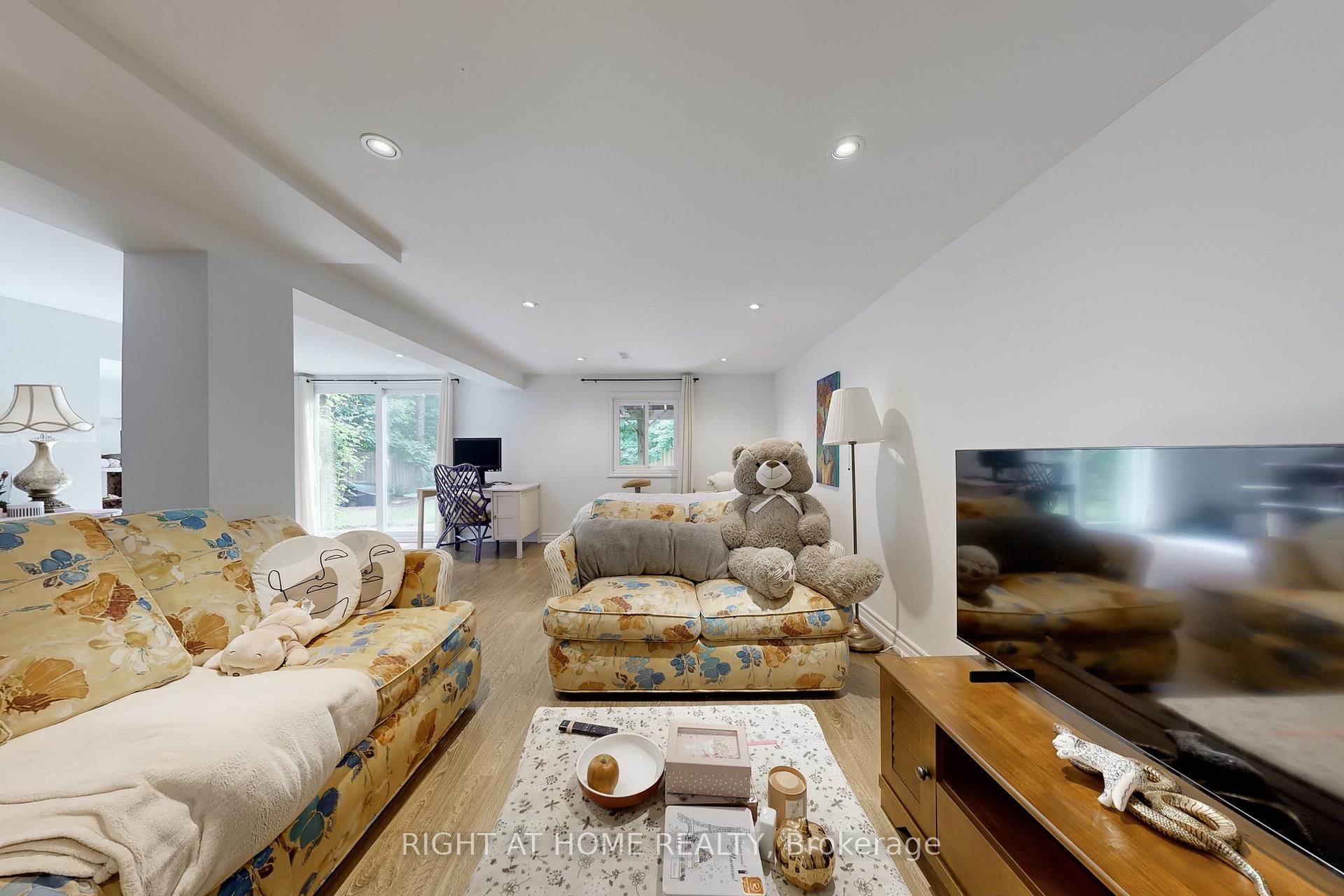 Photo 37 of 52 Breckonwood Crescent, Markham, Aileen-Willowbrook — HOMEH