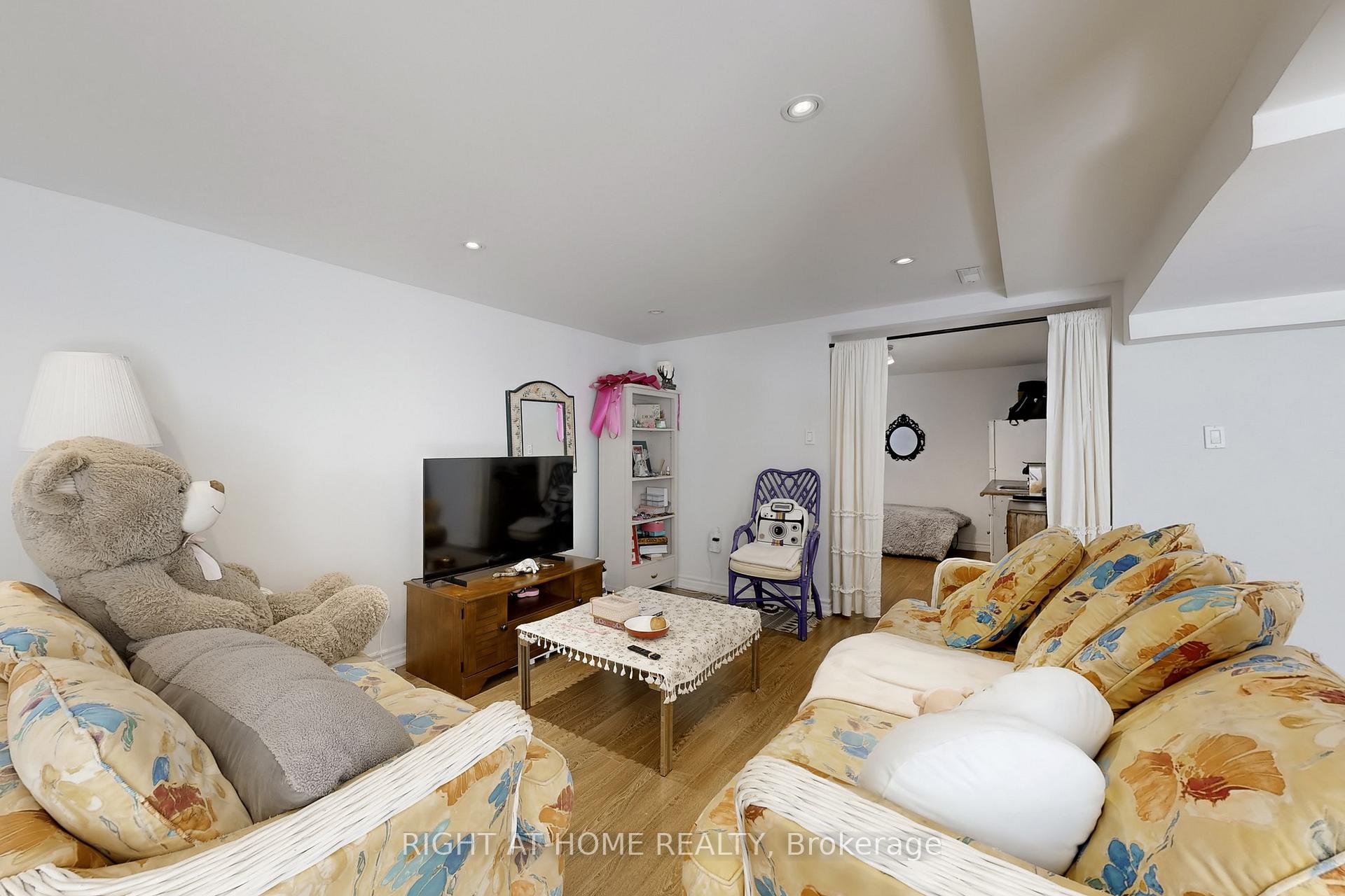 Photo 38 of 52 Breckonwood Crescent, Markham, Aileen-Willowbrook — HOMEH