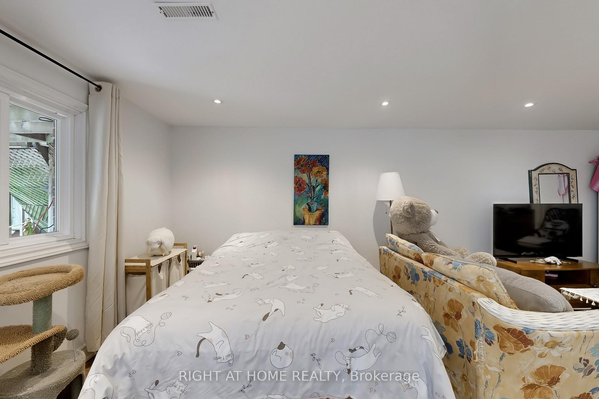 Photo 39 of 52 Breckonwood Crescent, Markham, Aileen-Willowbrook — HOMEH