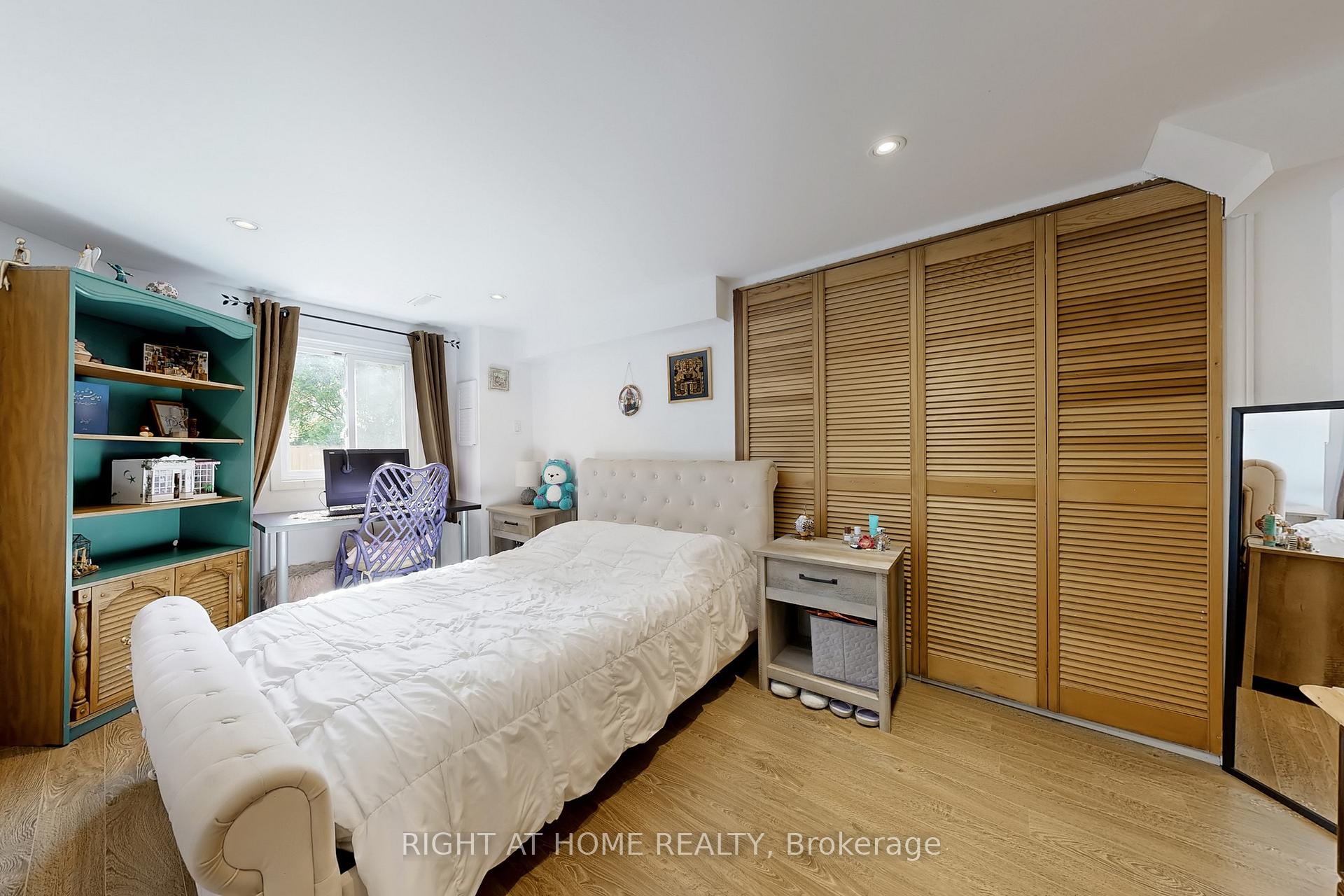 Photo 42 of 52 Breckonwood Crescent, Markham, Aileen-Willowbrook — HOMEH