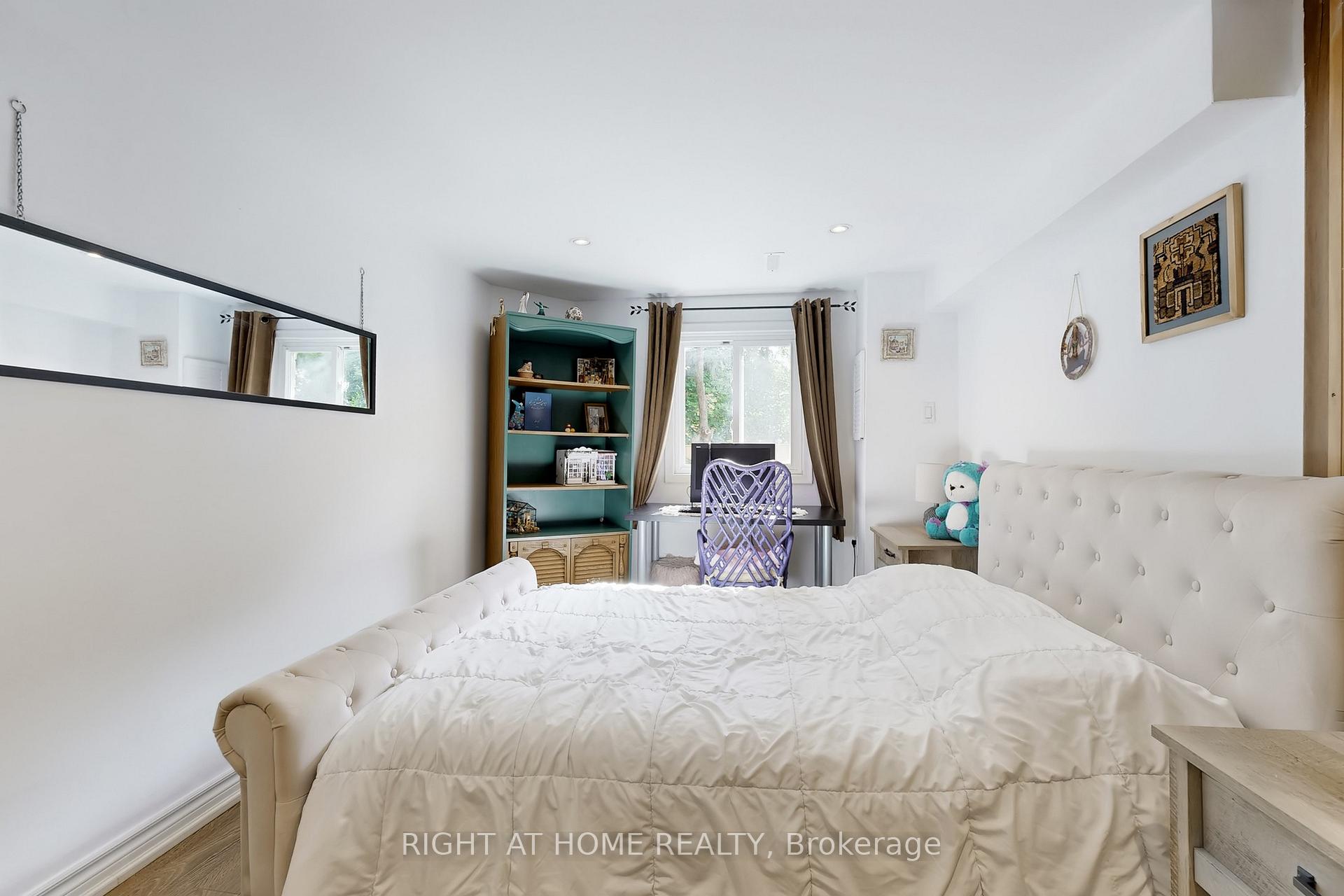 Photo 43 of 52 Breckonwood Crescent, Markham, Aileen-Willowbrook — HOMEH