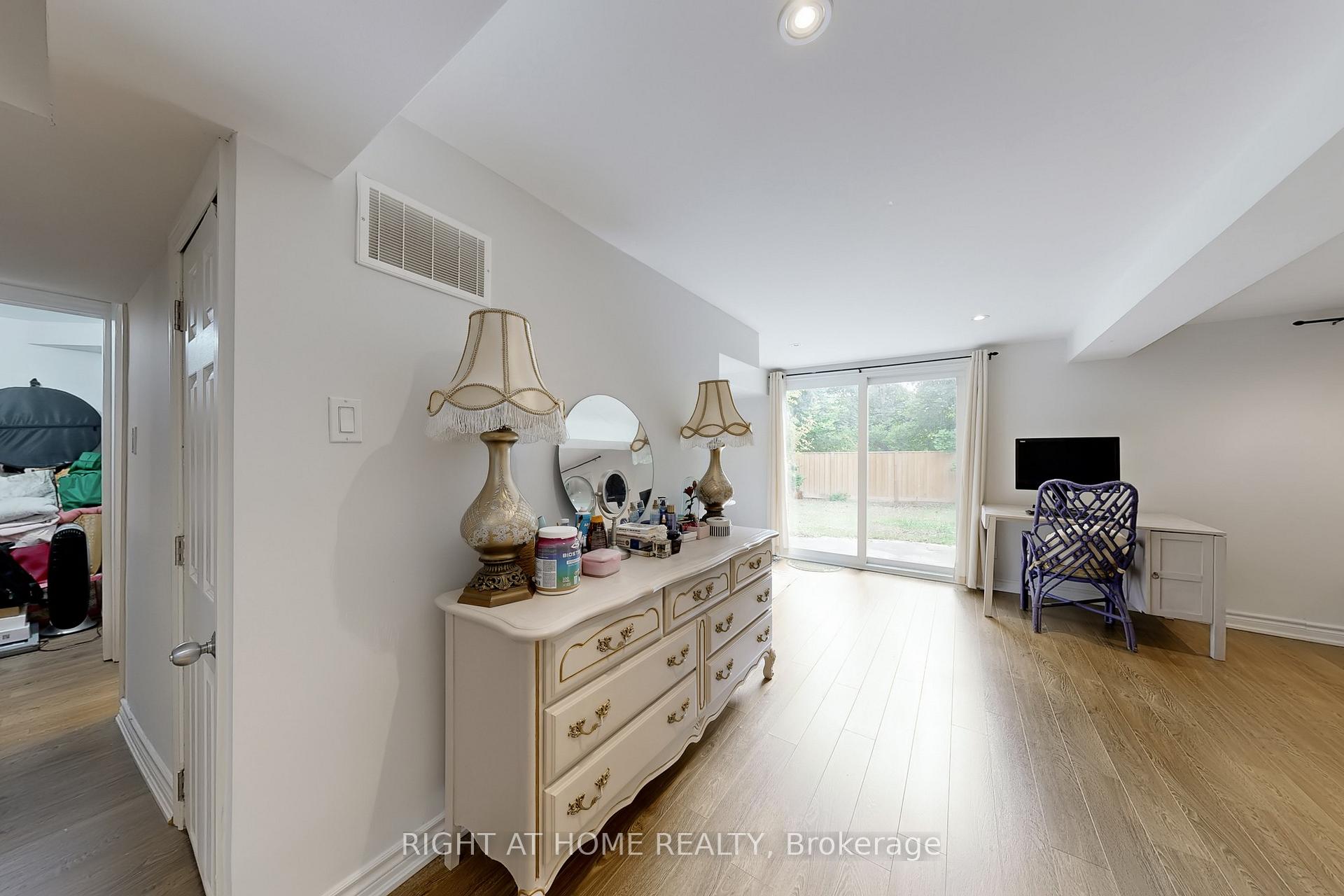 Photo 44 of 52 Breckonwood Crescent, Markham, Aileen-Willowbrook — HOMEH