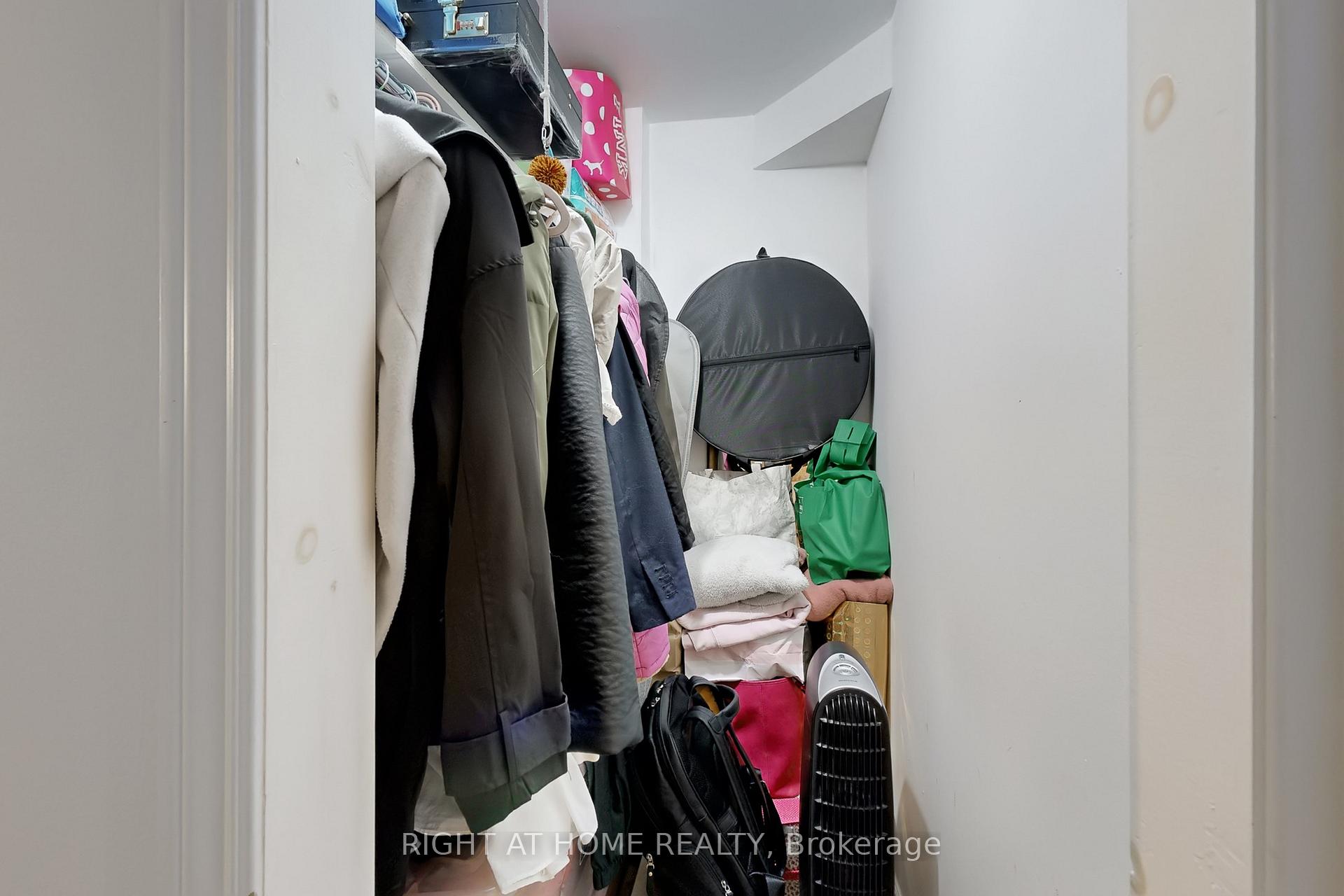 Photo 45 of 52 Breckonwood Crescent, Markham, Aileen-Willowbrook — HOMEH