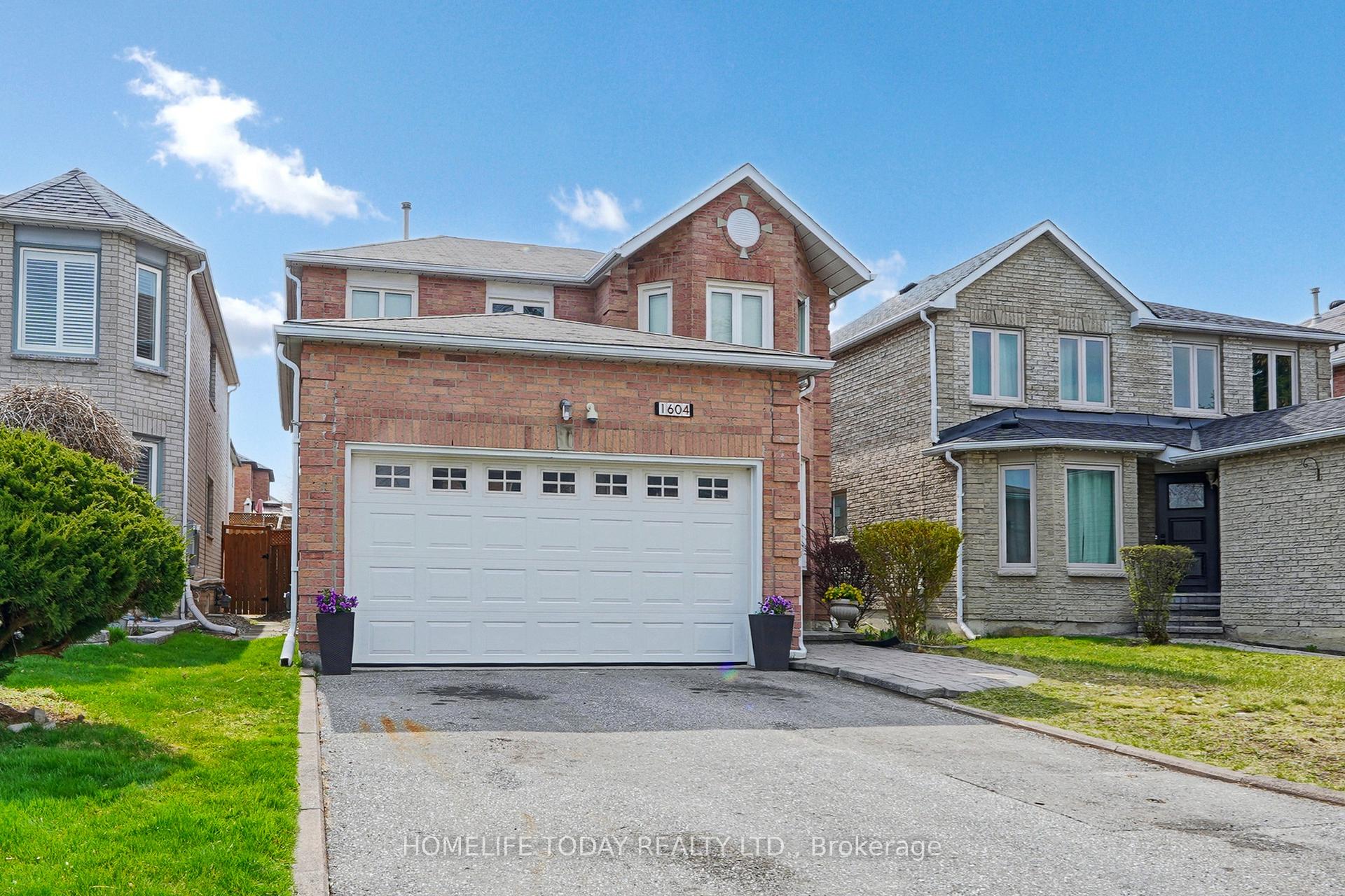 Photo 2 of 1604 Deerbrook Drive, Pickering, Liverpool — HOMEH