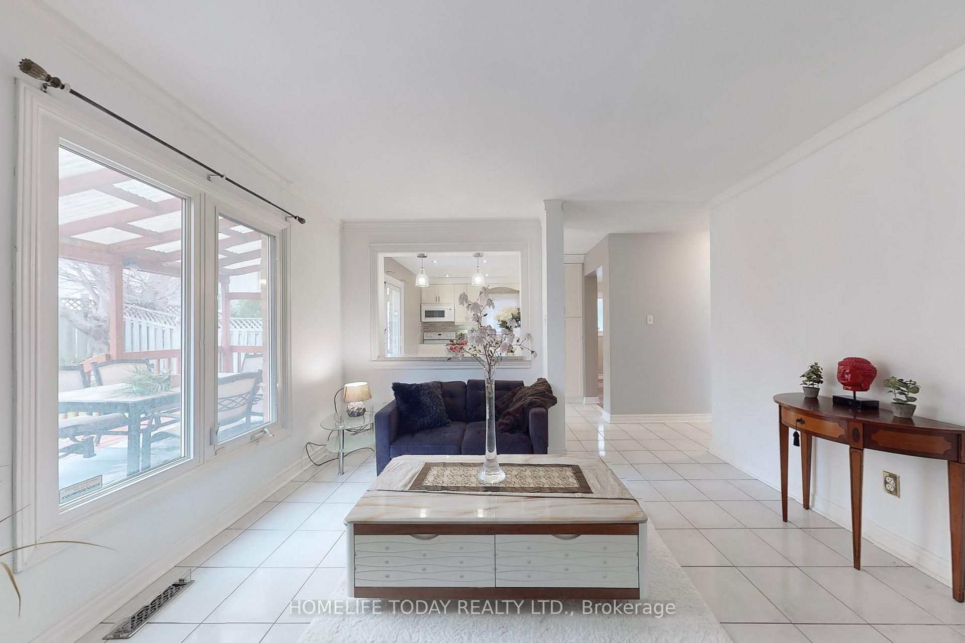 Photo 8 of 1604 Deerbrook Drive, Pickering, Liverpool — HOMEH