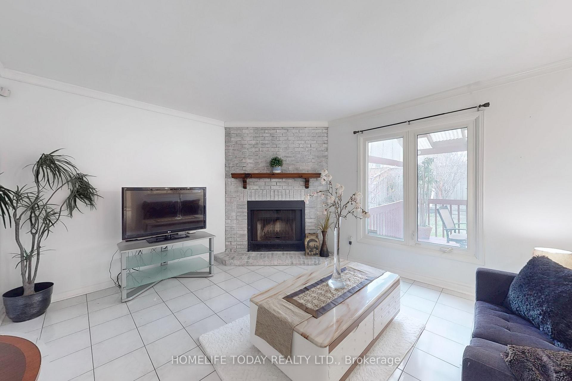 Photo 9 of 1604 Deerbrook Drive, Pickering, Liverpool — HOMEH