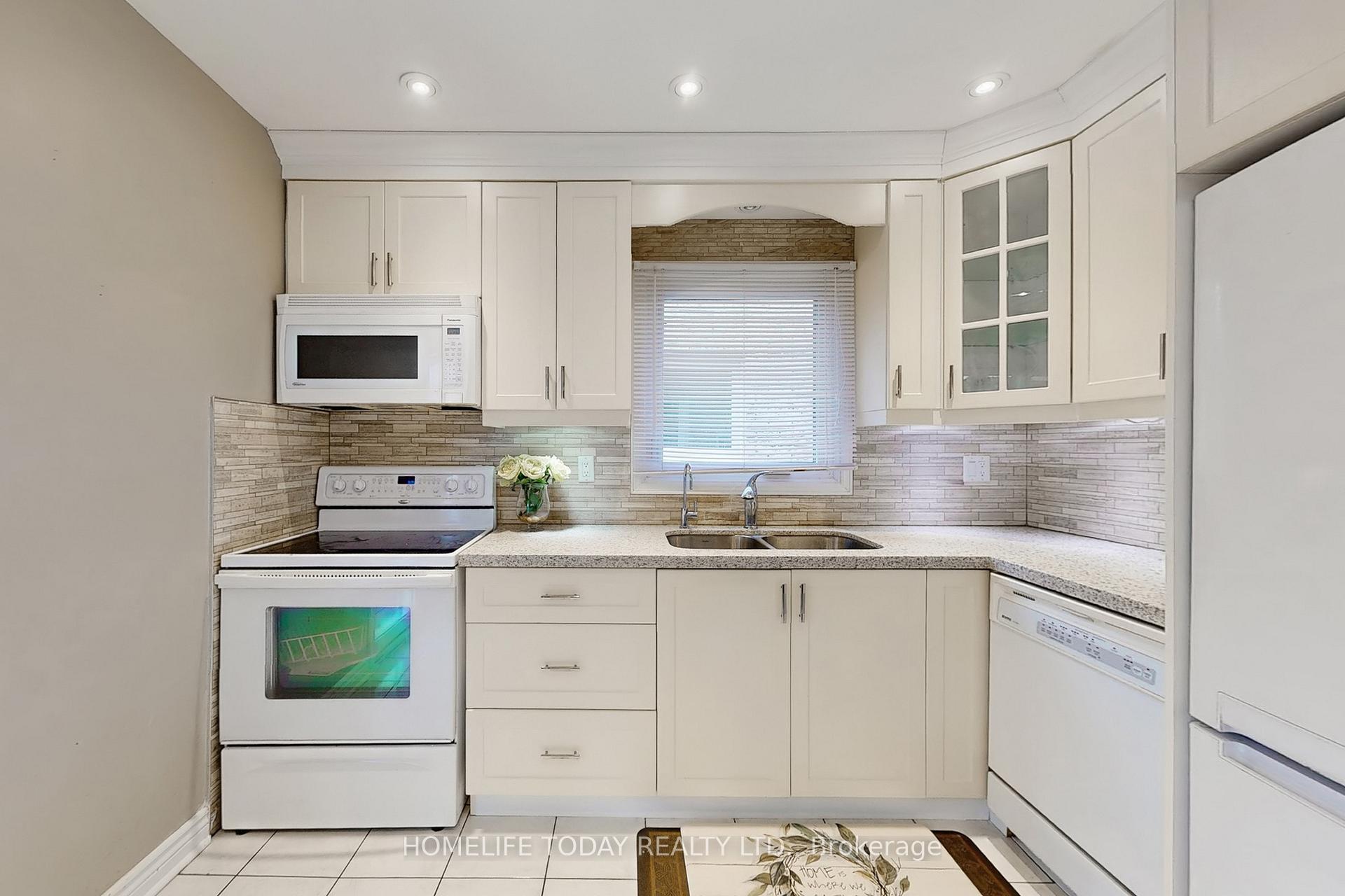 Photo 10 of 1604 Deerbrook Drive, Pickering, Liverpool — HOMEH
