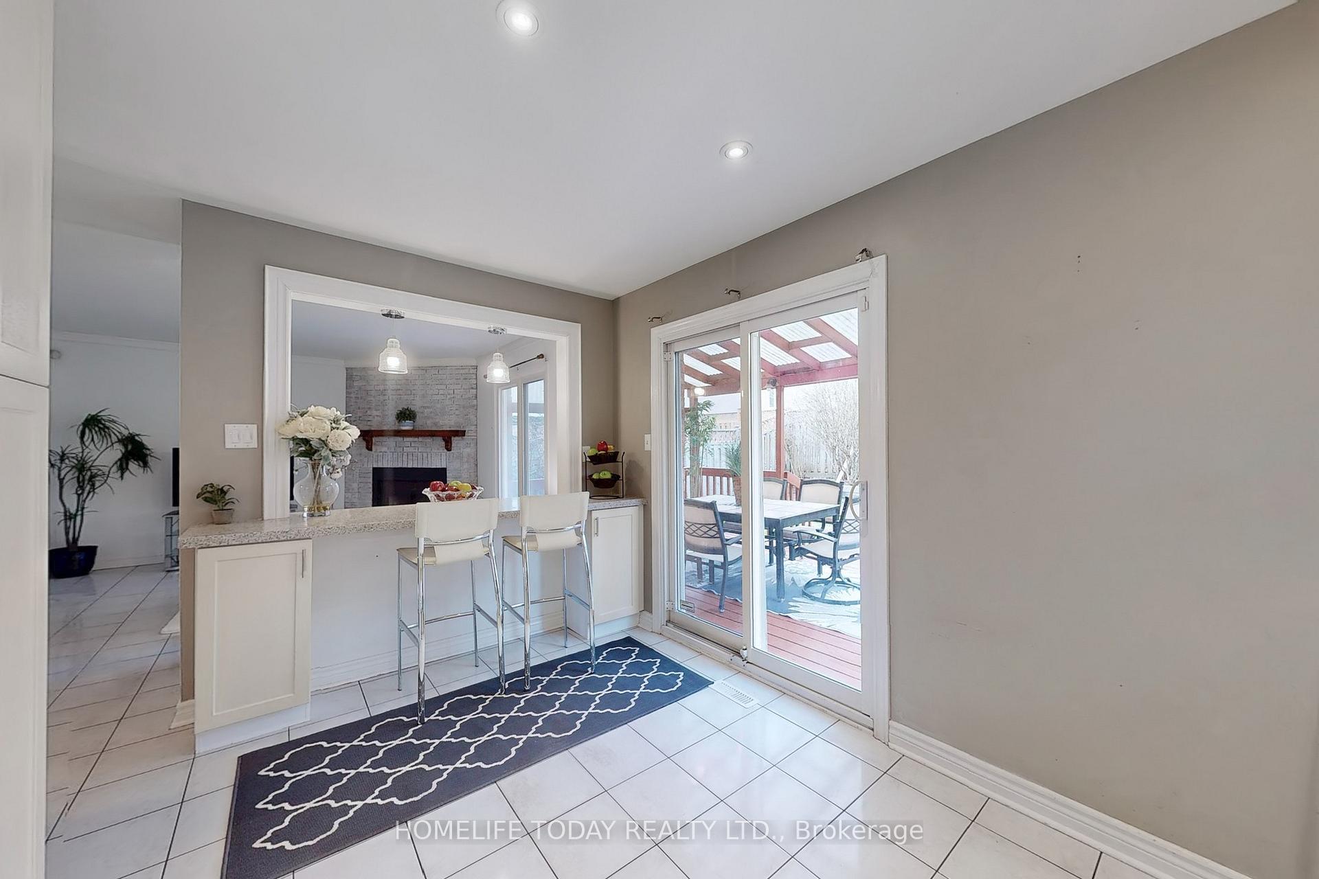 Photo 11 of 1604 Deerbrook Drive, Pickering, Liverpool — HOMEH
