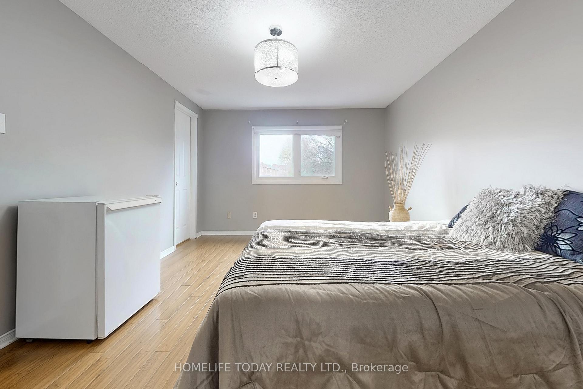 Photo 16 of 1604 Deerbrook Drive, Pickering, Liverpool — HOMEH