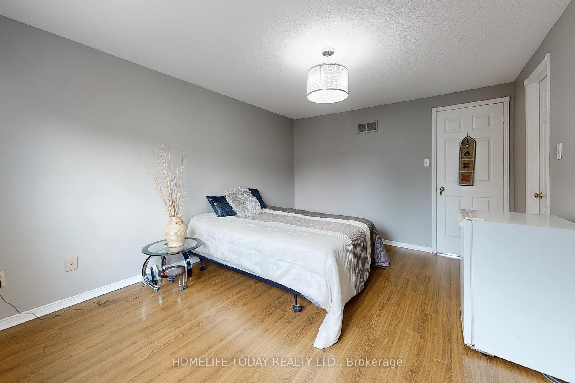 Photo 17 of 1604 Deerbrook Drive, Pickering, Liverpool — HOMEH