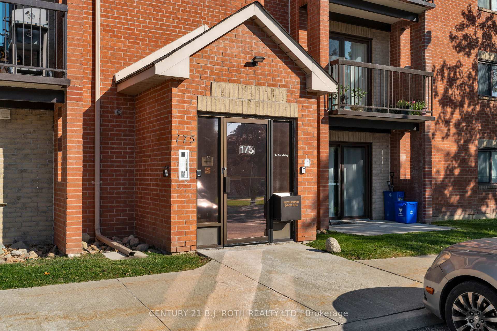 Photo 2 of Unit A9, 175 Edgehill Drive, Barrie, Letitia Heights — HOMEH