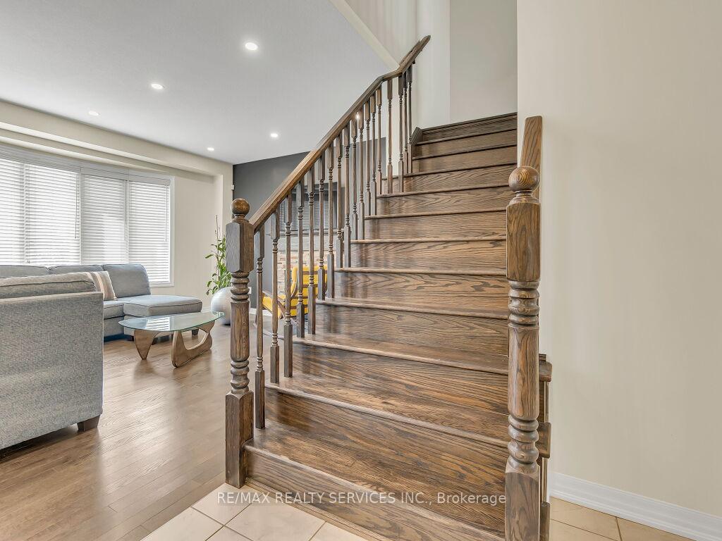 Photo 6 of 360 Falling Green Crescent, Kitchener — HOMEH