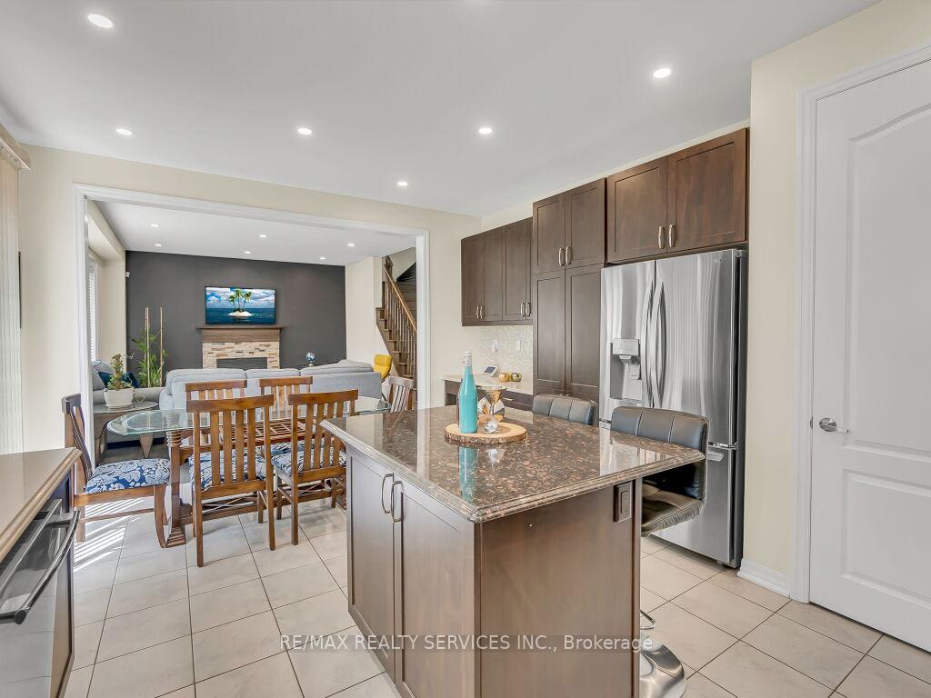 Photo 15 of 360 Falling Green Crescent, Kitchener — HOMEH