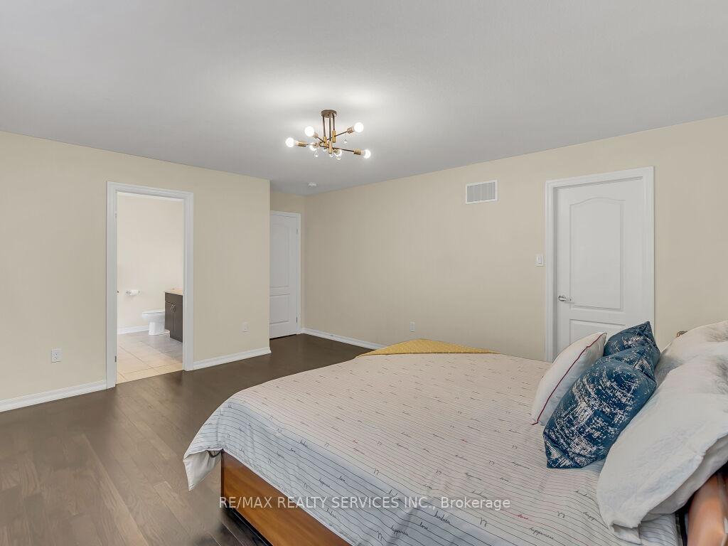 Photo 19 of 360 Falling Green Crescent, Kitchener — HOMEH
